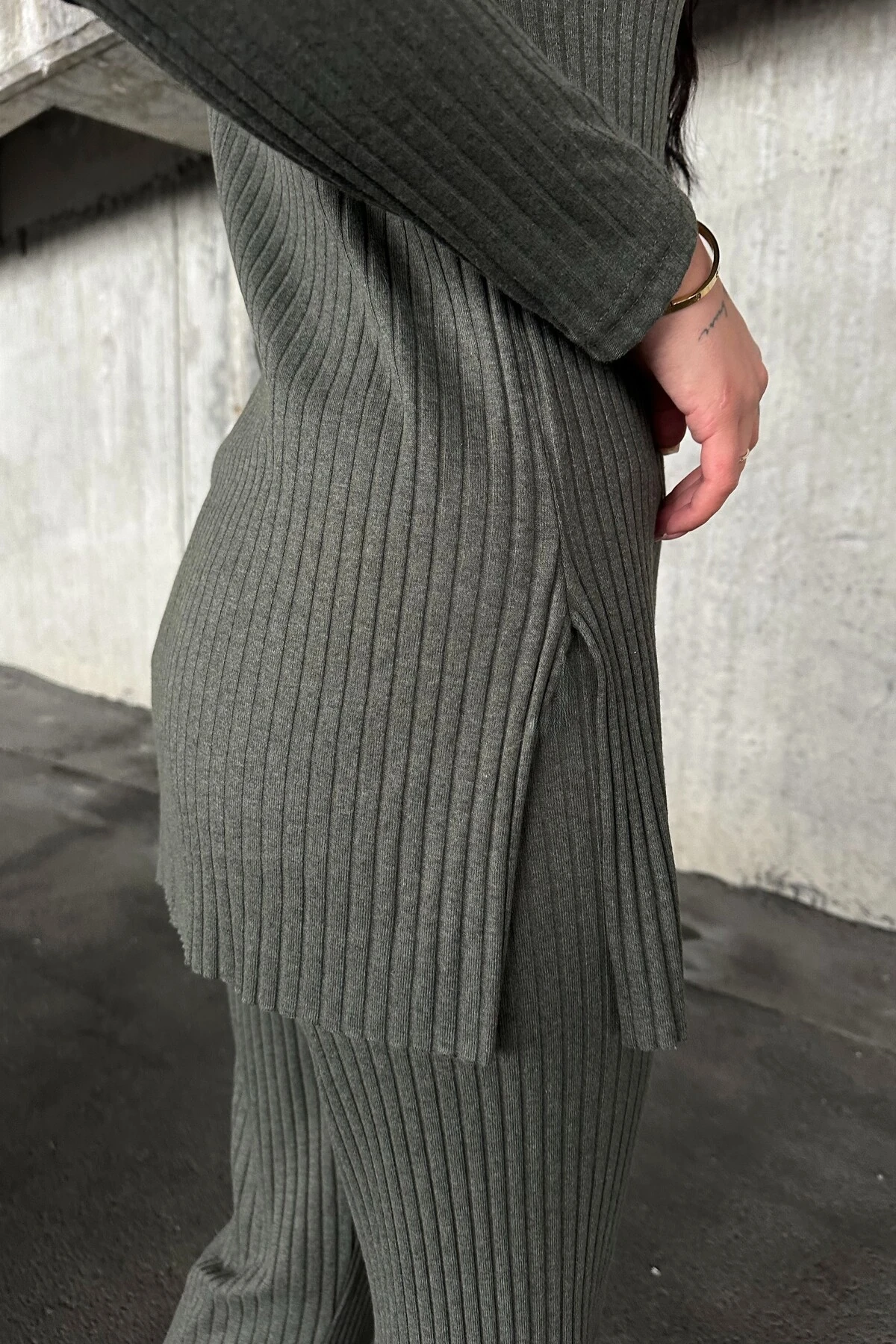 ÜST YIRTMAÇLI UZUN KOL BLUZ ALT PALAZZO FİTİLLİ TAKIM