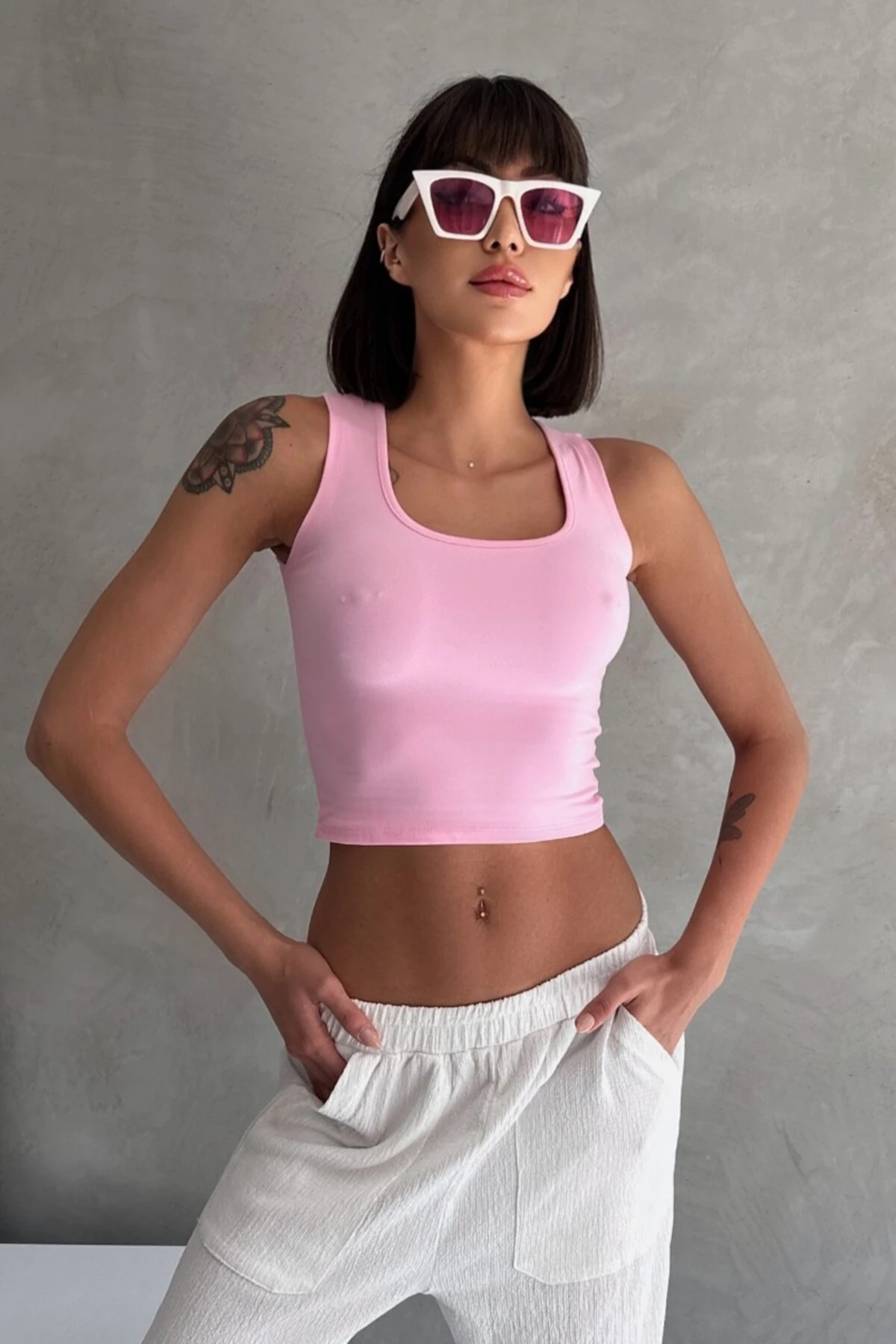 MODAL KUMAŞ U YAKA KALIN ASKILI SIRTI KAPALI CROP BODY - pembe