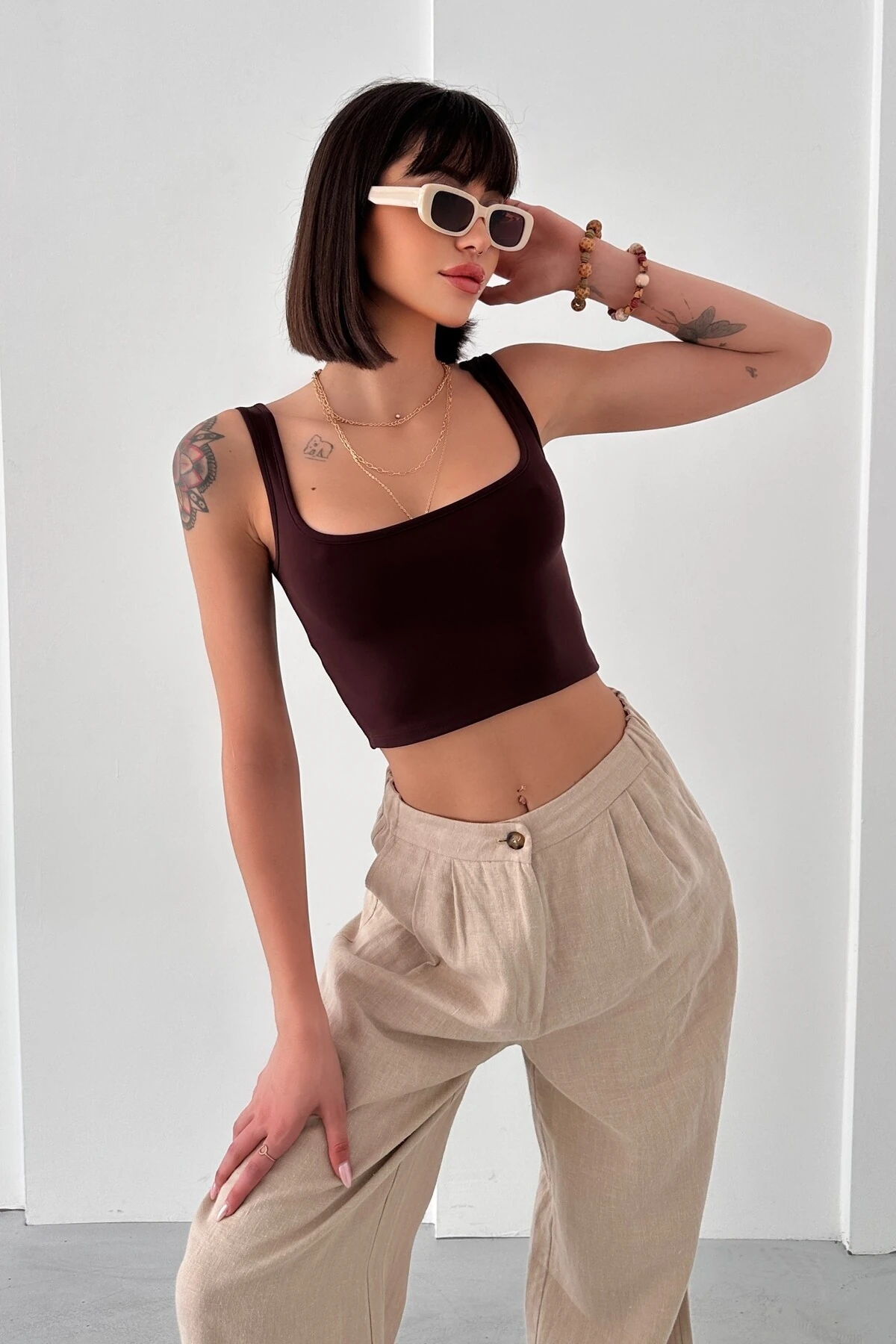 MODAL KUMAŞ KARE YAKA KALIN ASKILI SIRTI DEKOLTE CROP BODY