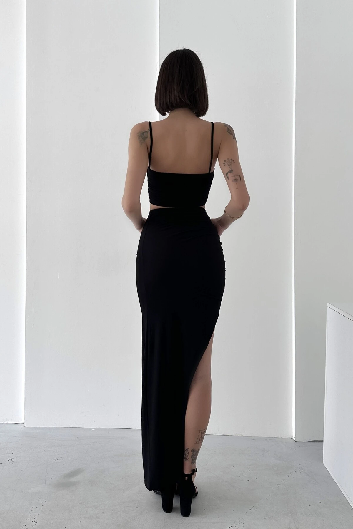 ASKILI CROP , YIRTMAÇLI ETEK SANDY DRAPELİ TAKIM