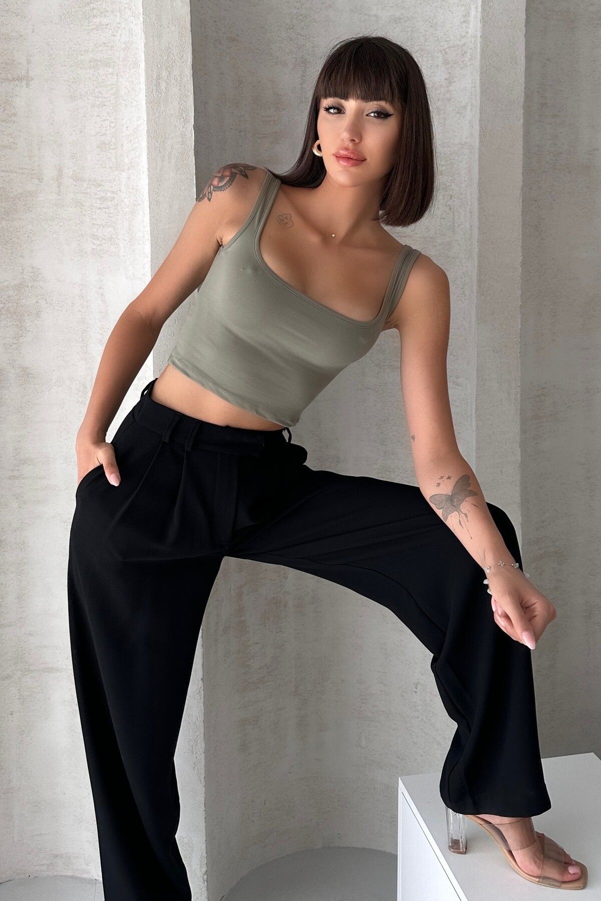 MODAL KUMAŞ KARE YAKA KALIN ASKILI SIRTI DEKOLTE CROP BODY