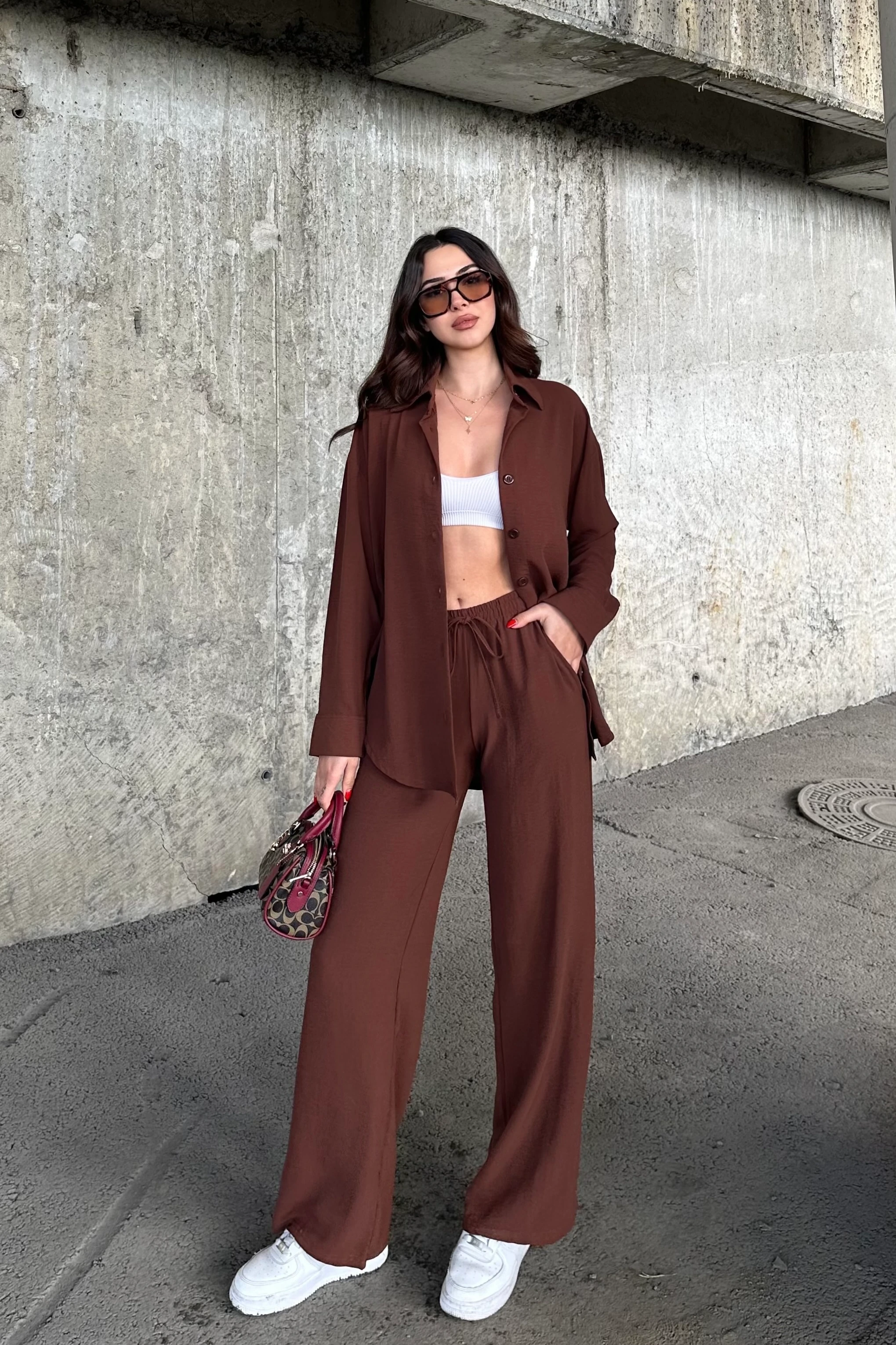 OVERSİZE RAHAT KALIP, UZUN KOL GÖMLEK ve GENİŞ PAÇA BOL KESİM PANTOLONLU AEROBİN TAKIM