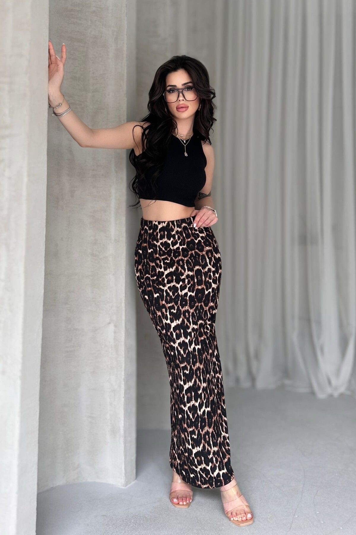 BİSİKLET YAKA FİTİLLİ CROP ATLET, LEOPAR DESENLİ BÜRÜMCÜK KALEM ETEK TAKIM
