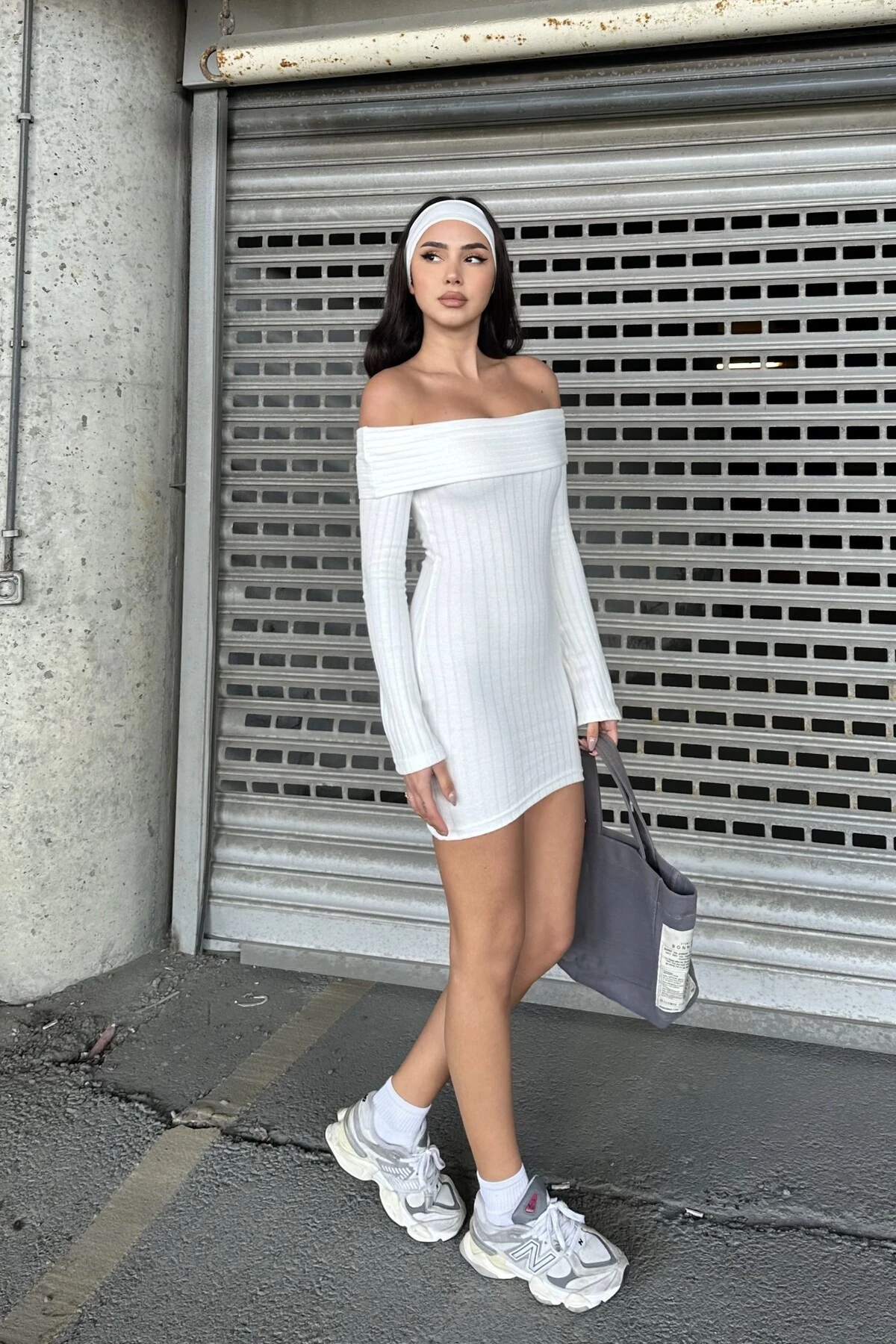 MADONNA YAKA ŞARDONLU TRİKO KISA ELBİSE