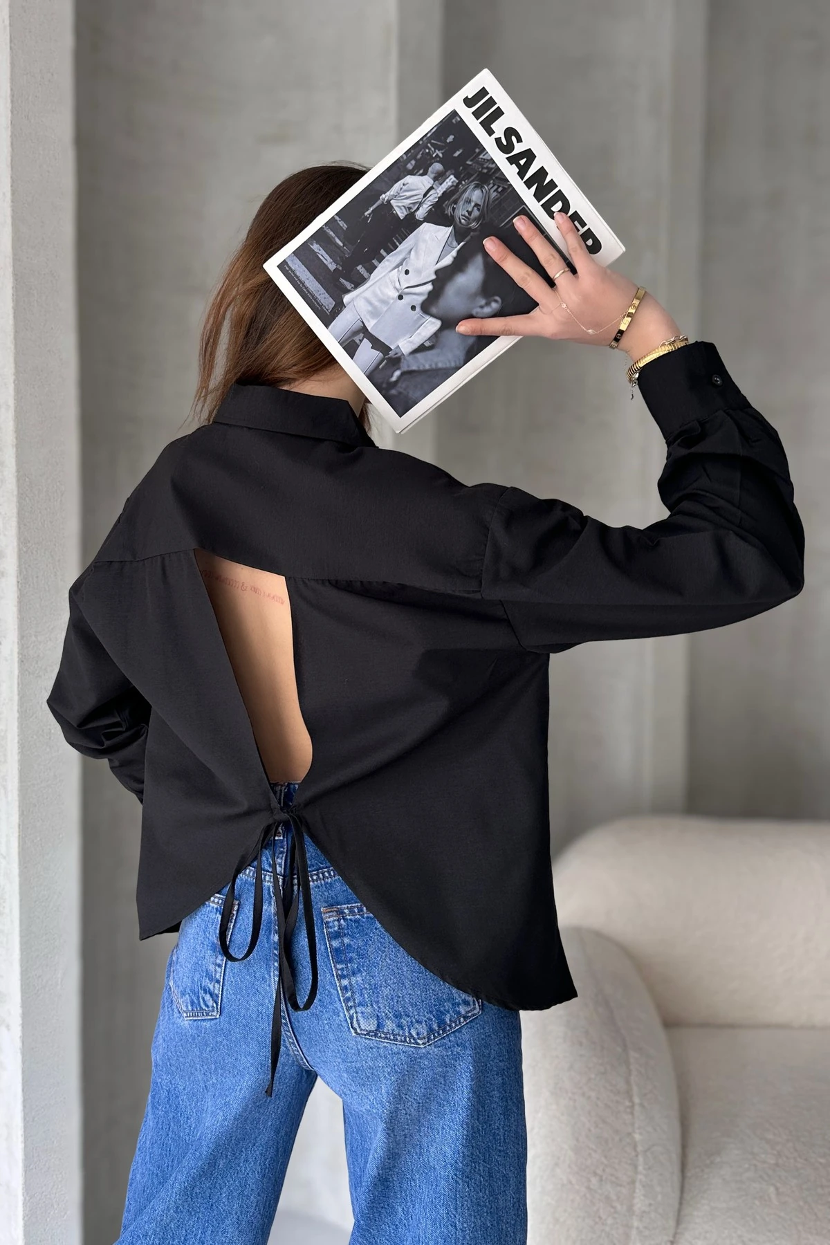 SIRT DEKOLTELİ TASARIM GÖMLEK - si̇yah