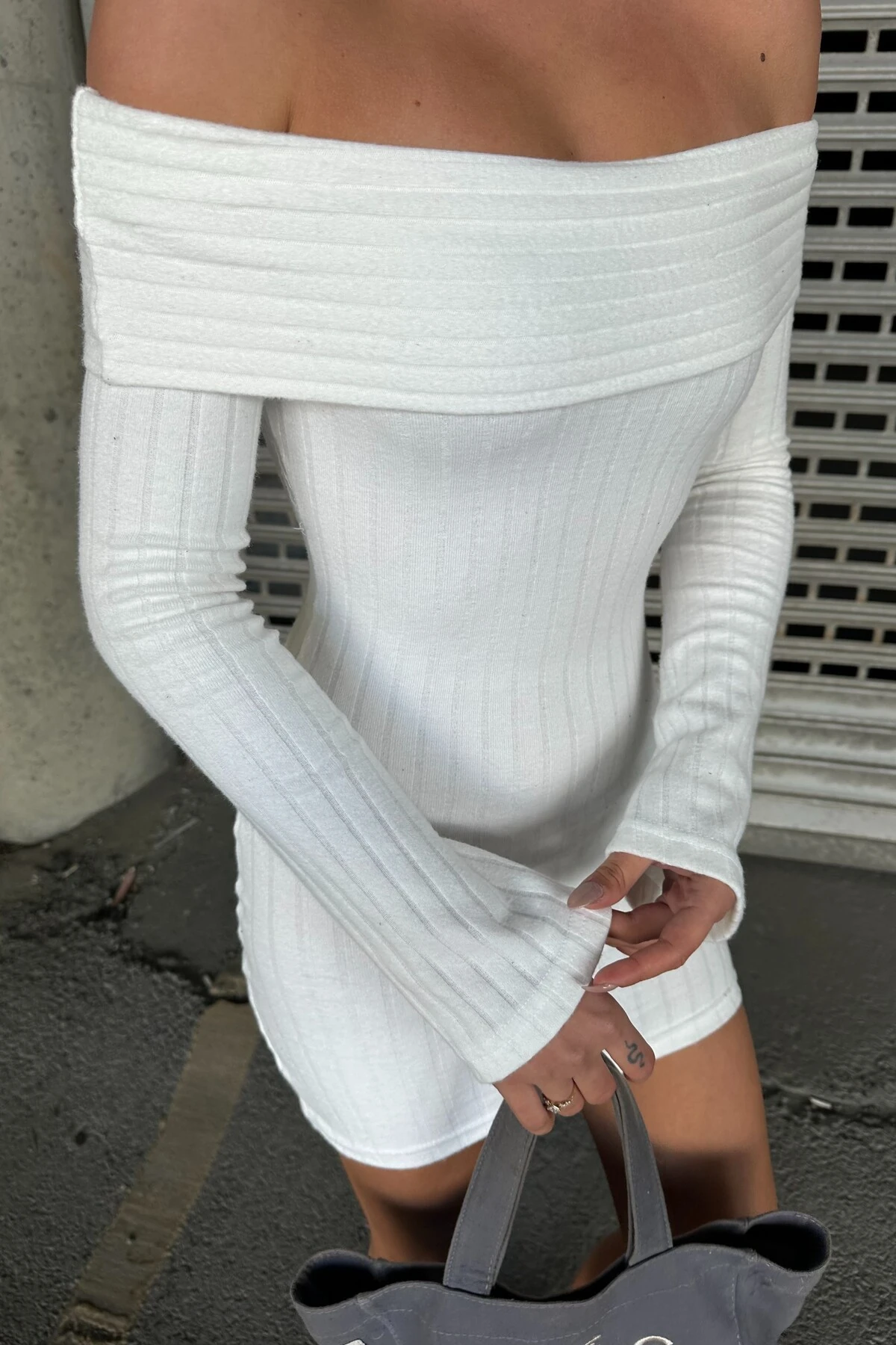 MADONNA YAKA ŞARDONLU TRİKO KISA ELBİSE