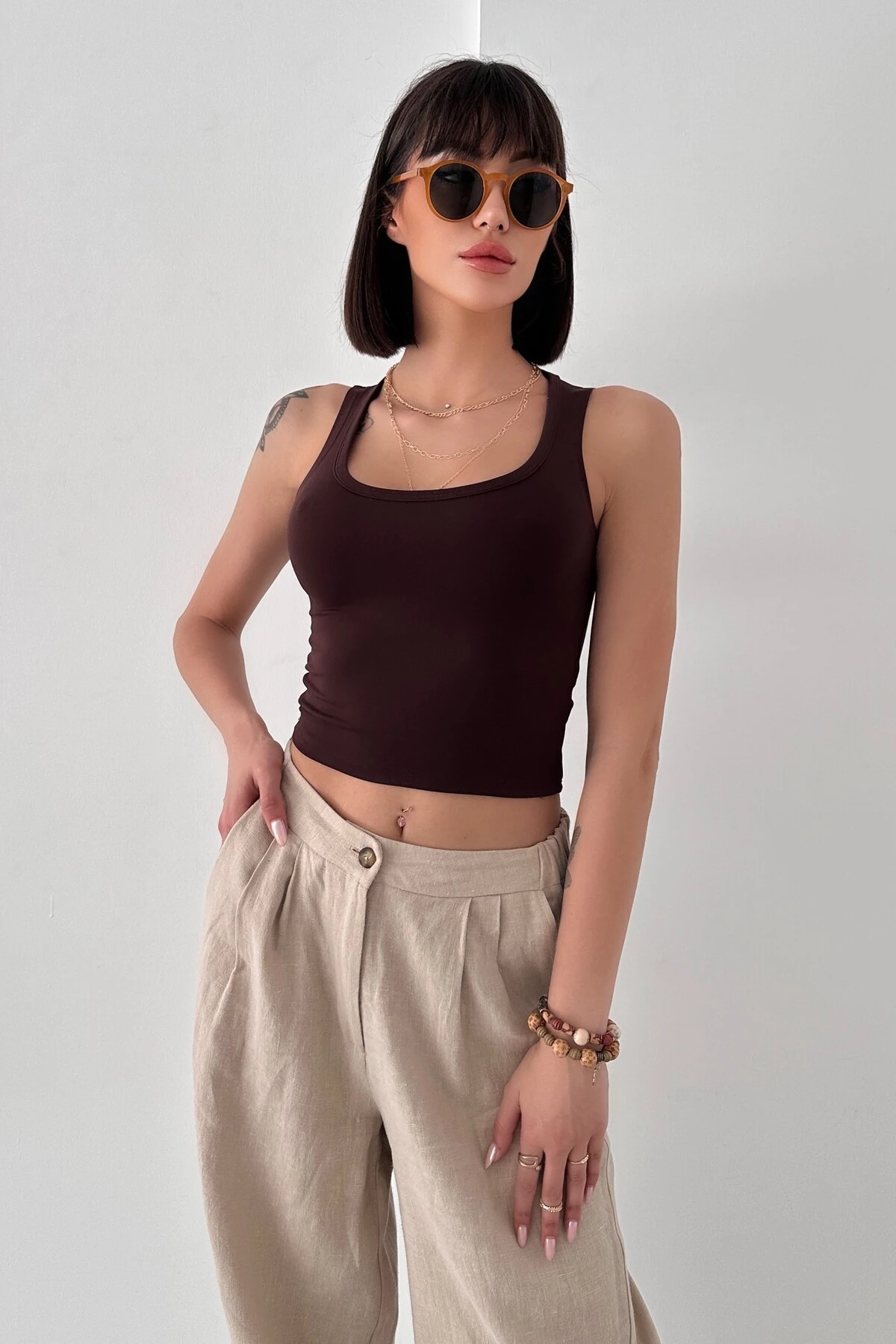 MODAL KUMAŞ U YAKA KALIN ASKILI SIRTI KAPALI CROP BODY