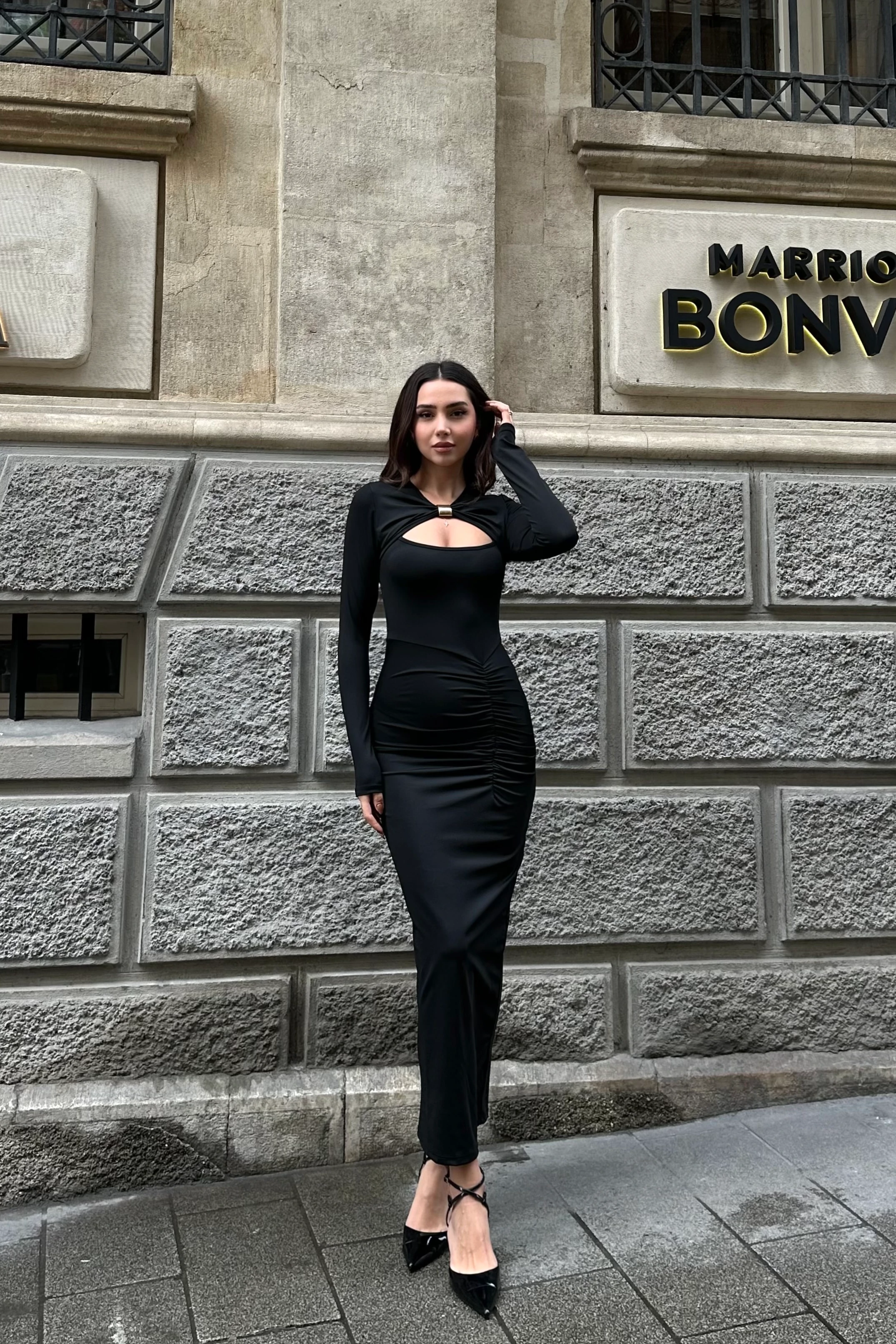 PENCERELİ TOKA DETAYLI SANDY ELBİSE