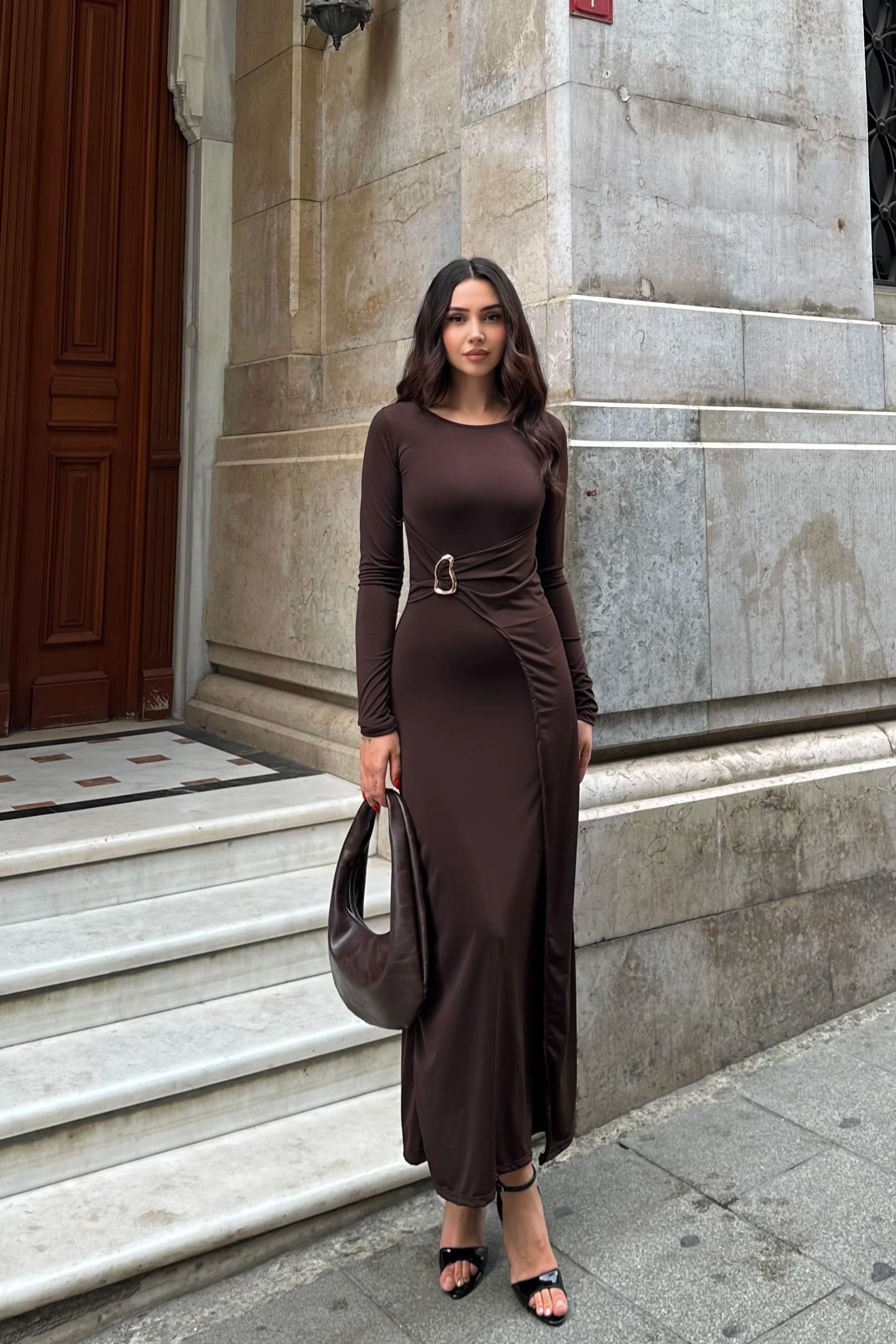 TOKA DETAYLI YARASA KOL SANDY ELBİSE - acı kahve