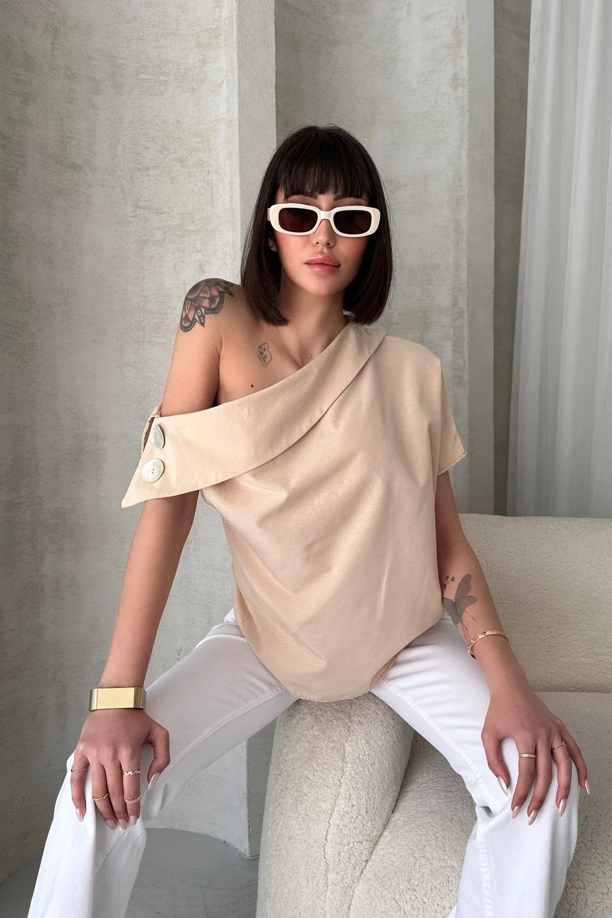 SEDEF DÜĞME DETAYLI ÇAPRAZ YAKALI TASARIM GÖMLEK - bej