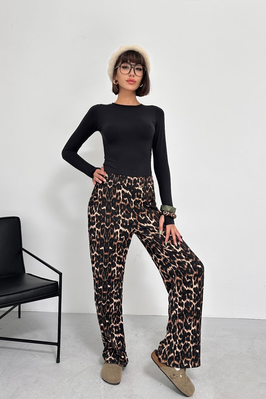 JANE 2' li TAKIM - MODAL KUMAŞ PARMAK GEÇİRMELİ UZUN KOL BODY, LEOPAR DESENLİ BÜRÜMCÜK PALAZZO PANTOLON TAKIM