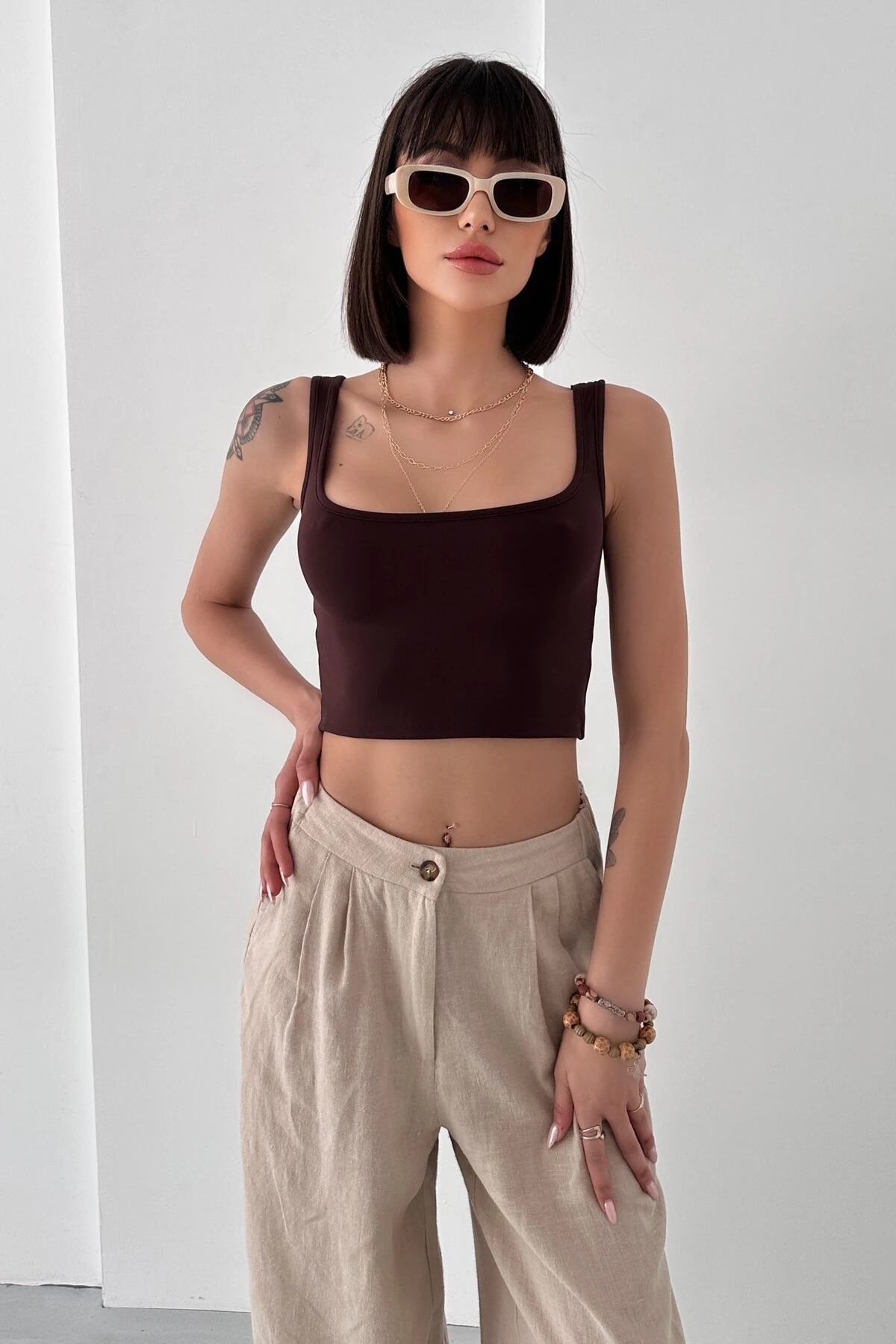 MODAL KUMAŞ KARE YAKA KALIN ASKILI SIRTI DEKOLTE CROP BODY