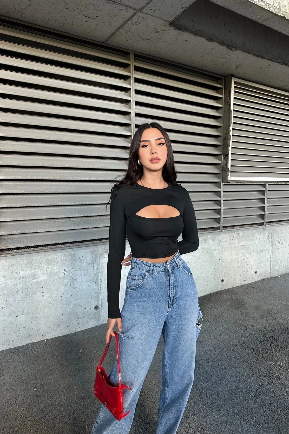 DALGIÇ KUMAŞ PENCERELİ UZUN KOL CROP