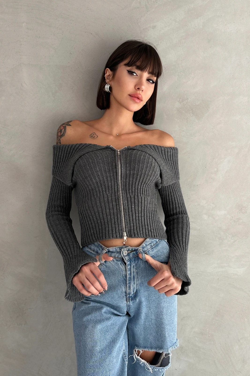 MADONNA YAKA FERMUARLI TRİKO HIRKA