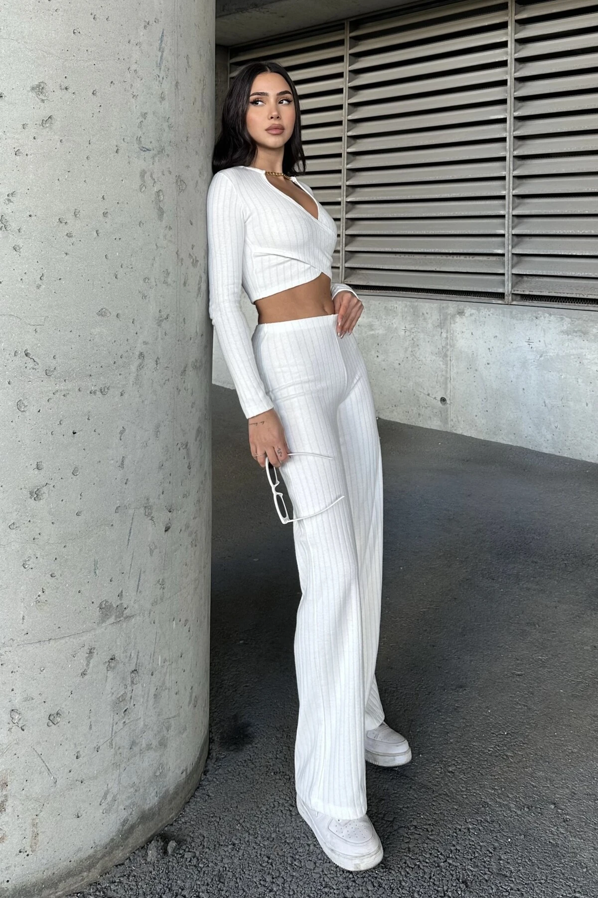 ZİNCİR DETAYLI UZUN KOL CROP,YÜKSEK BEL,ELASTİK BEL BANTLI PALAZZO PANTOLON TAKIM