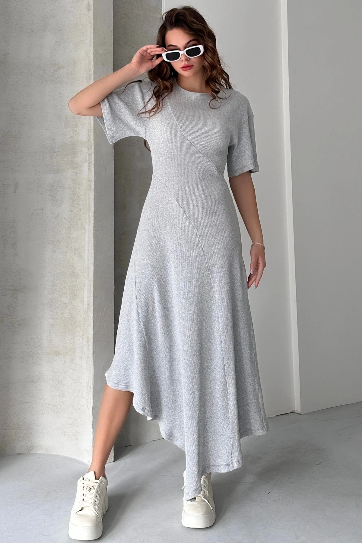 ASİMETRİK KESİM TASARIM KAŞKORSE ELBİSE - gri