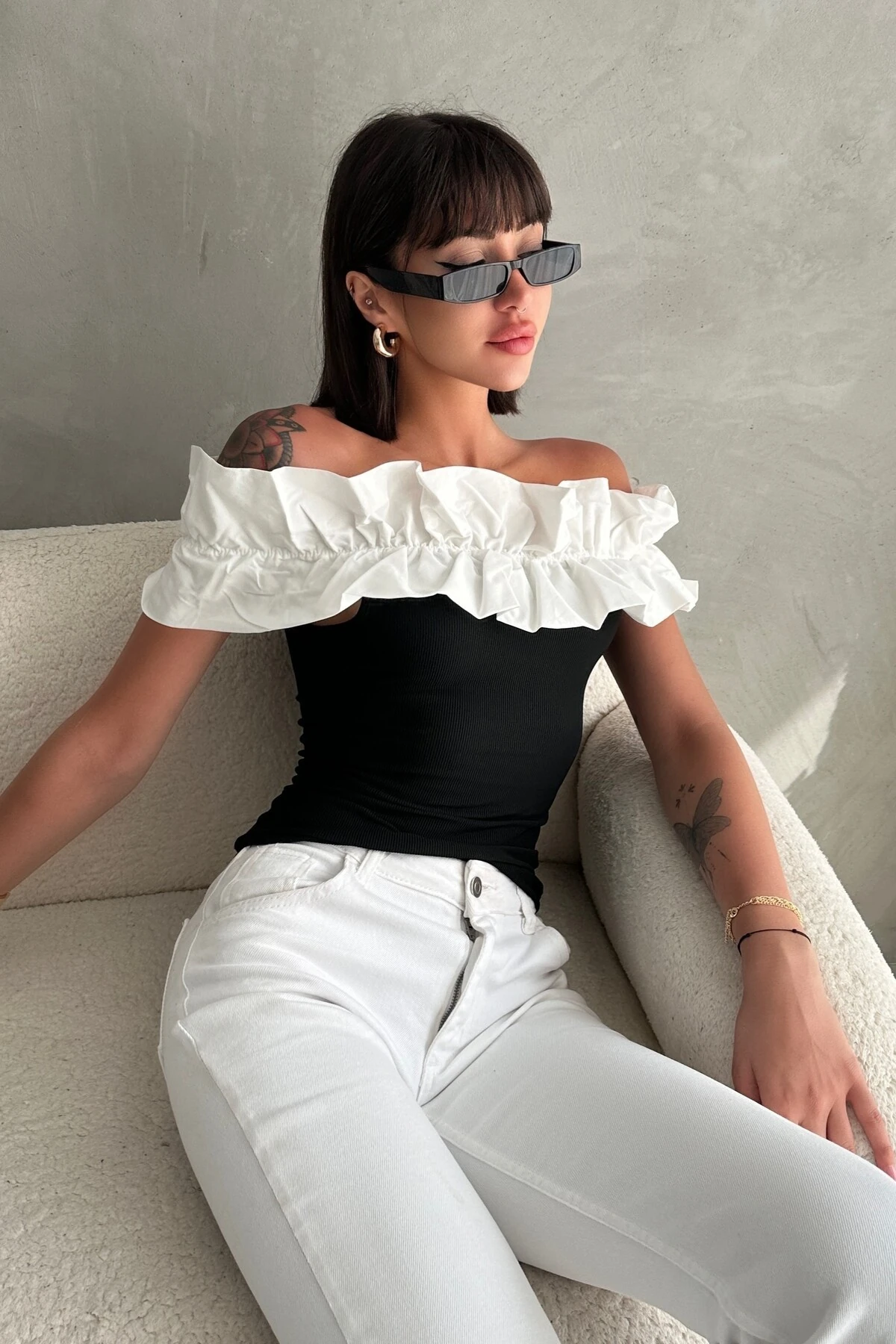 BÜZGÜLÜ MADONNA YAKA BLUZ