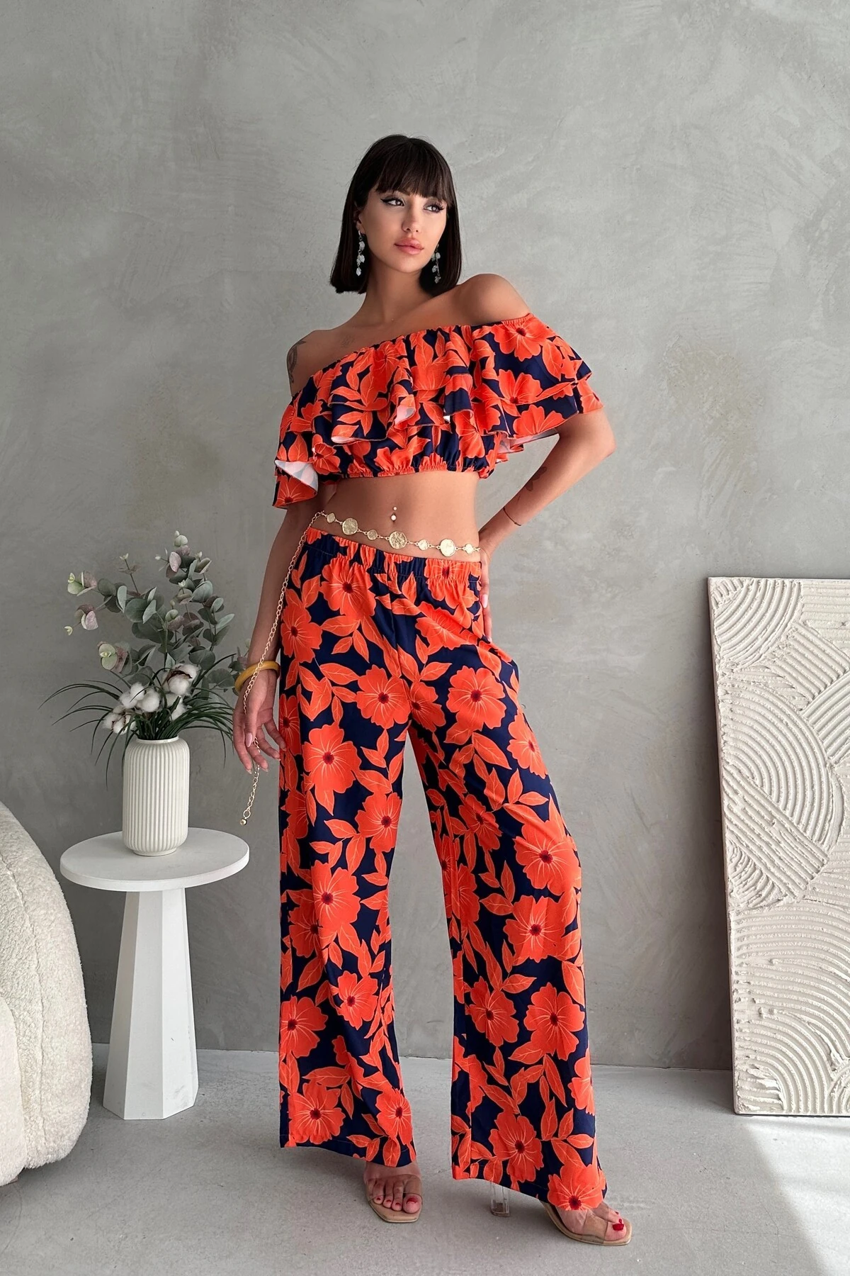 ÇİÇEK DESENLİ MADONNA YAKA CROP, BELİ LASTİKLİ PANTOLON TAKIM