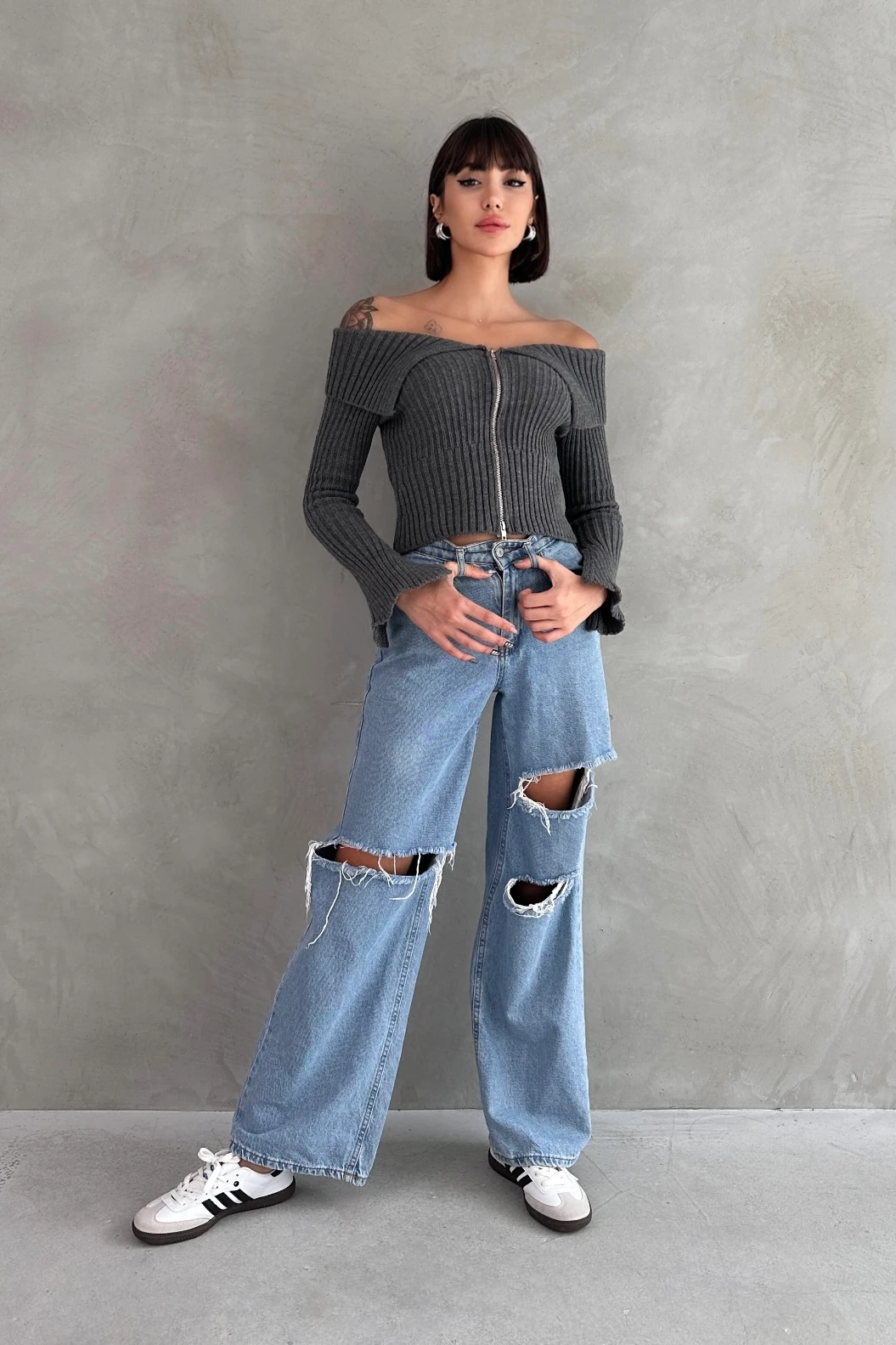 MADONNA YAKA FERMUARLI TRİKO HIRKA