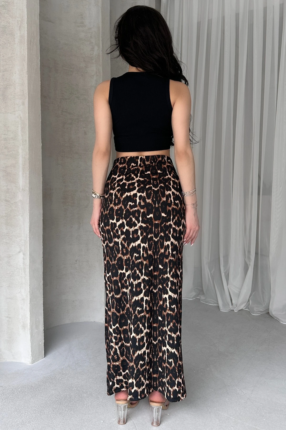 BİSİKLET YAKA FİTİLLİ CROP ATLET, LEOPAR DESENLİ BÜRÜMCÜK KALEM ETEK TAKIM