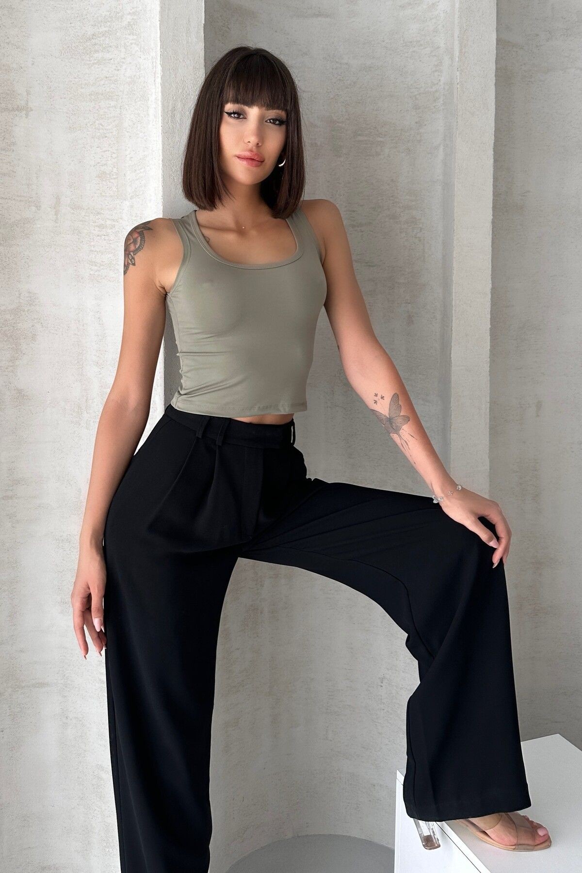 MODAL KUMAŞ U YAKA KALIN ASKILI SIRTI KAPALI CROP BODY