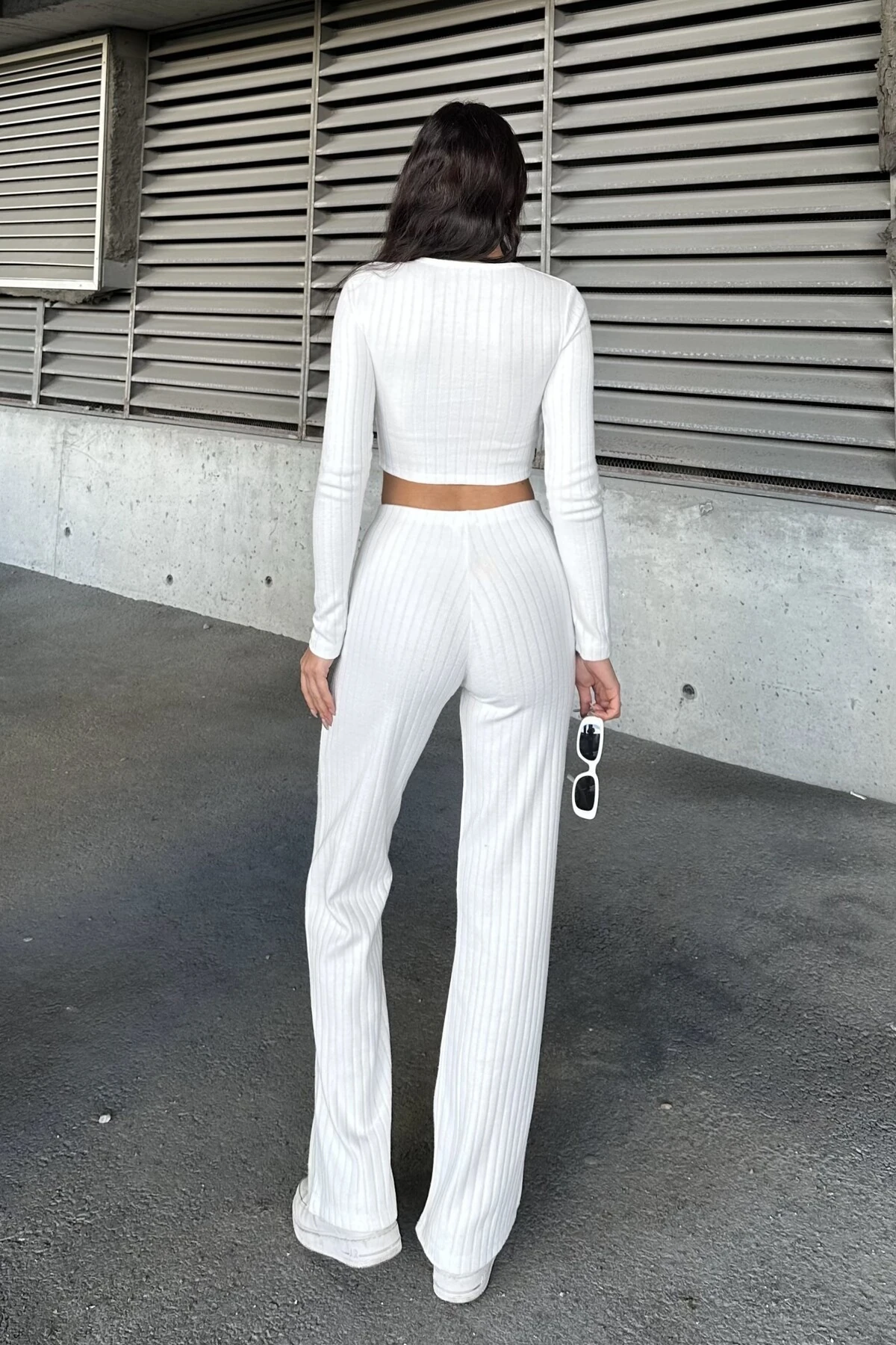 ZİNCİR DETAYLI UZUN KOL CROP,YÜKSEK BEL,ELASTİK BEL BANTLI PALAZZO PANTOLON TAKIM