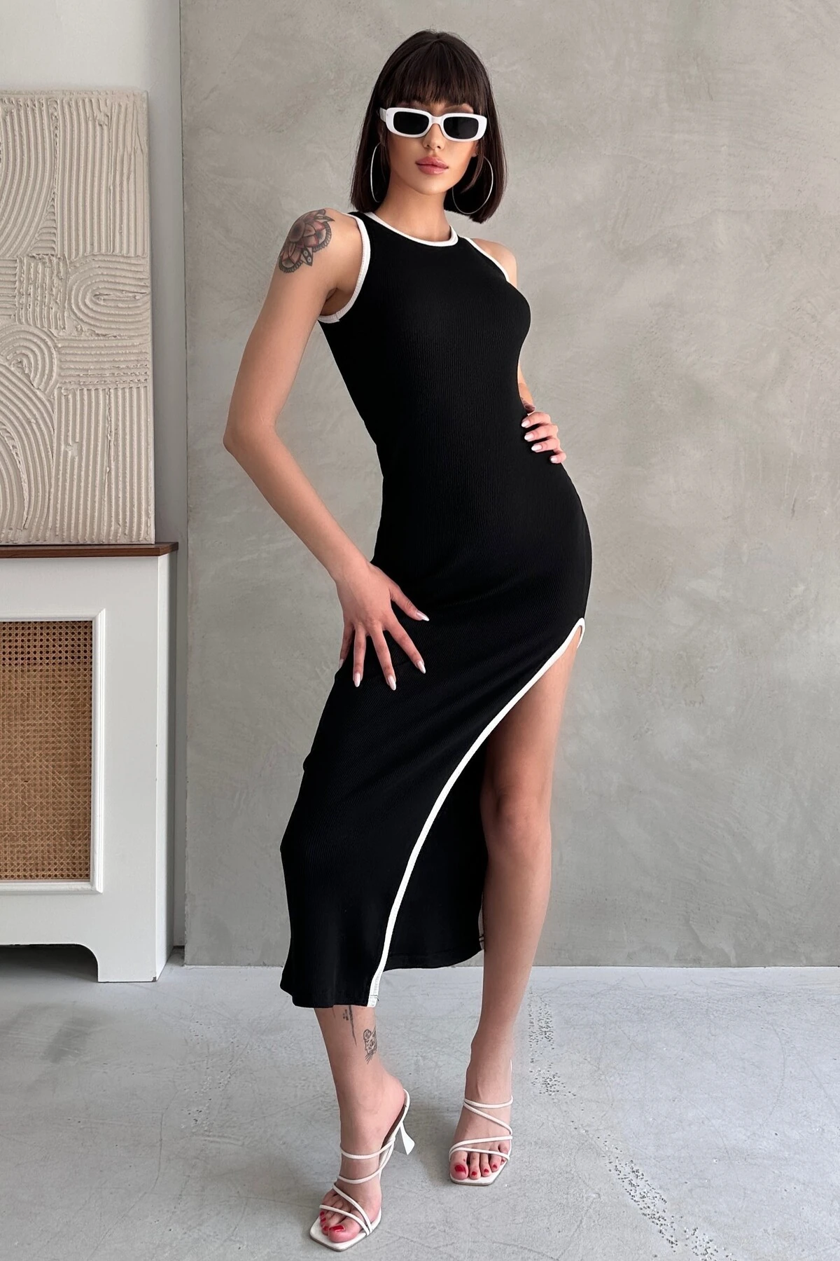 ZIT BİYE DETAYLI YIRTMAÇLI UZUN ELBİSE - si̇yah