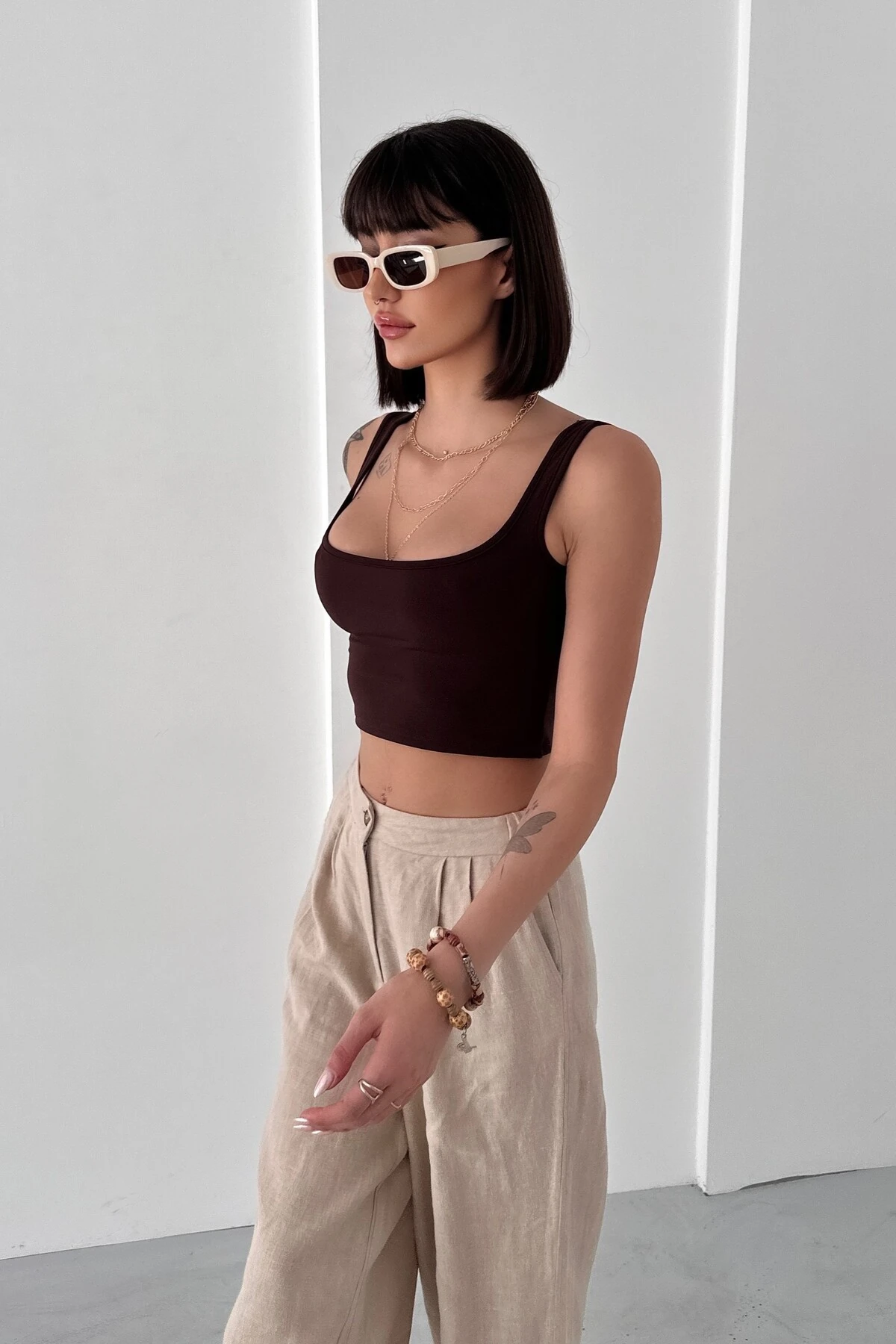 MODAL KUMAŞ KARE YAKA KALIN ASKILI SIRTI DEKOLTE CROP BODY