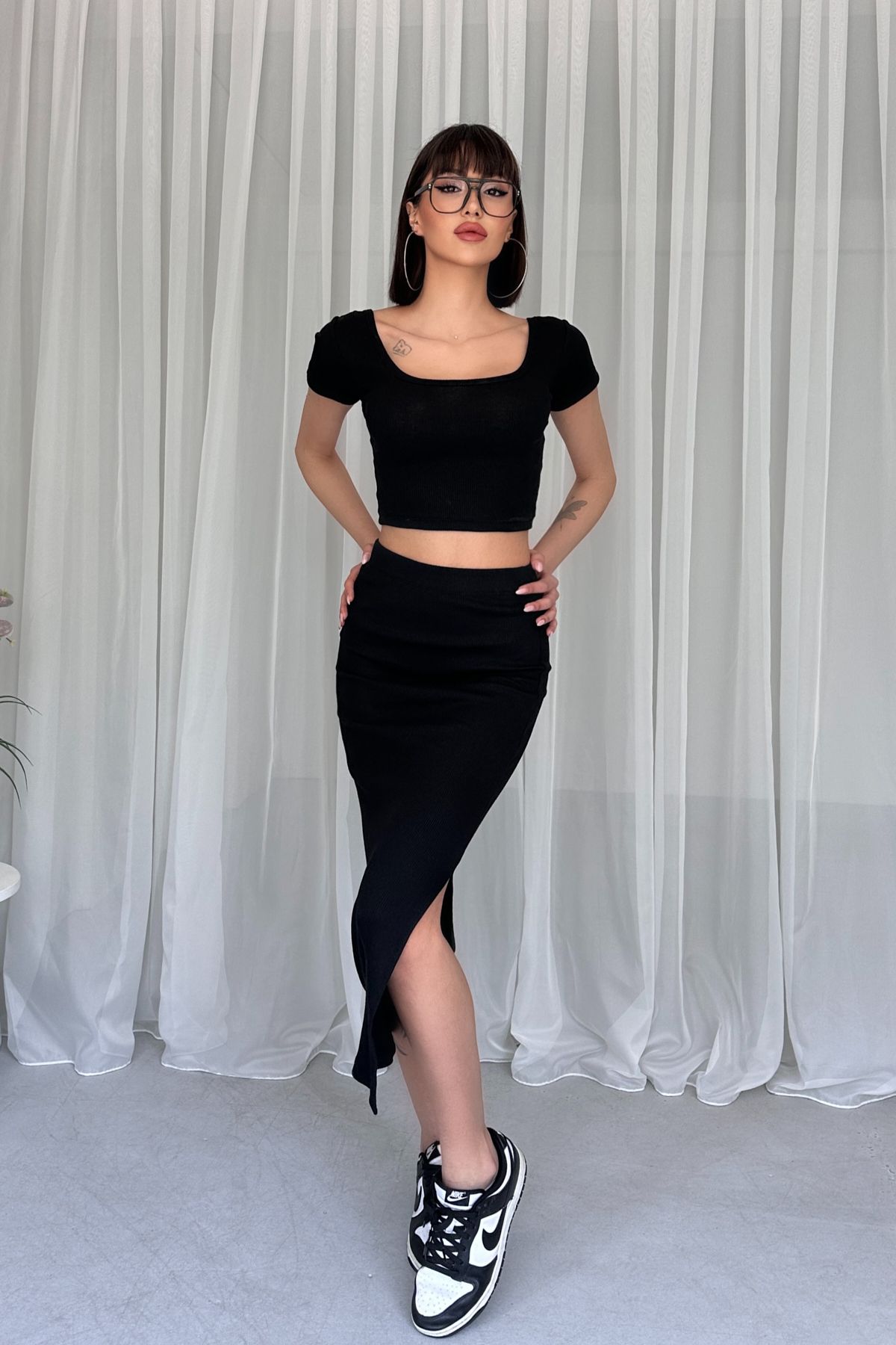 KARE YAKA CROP YIRTMAÇLI ETEK TAKIM