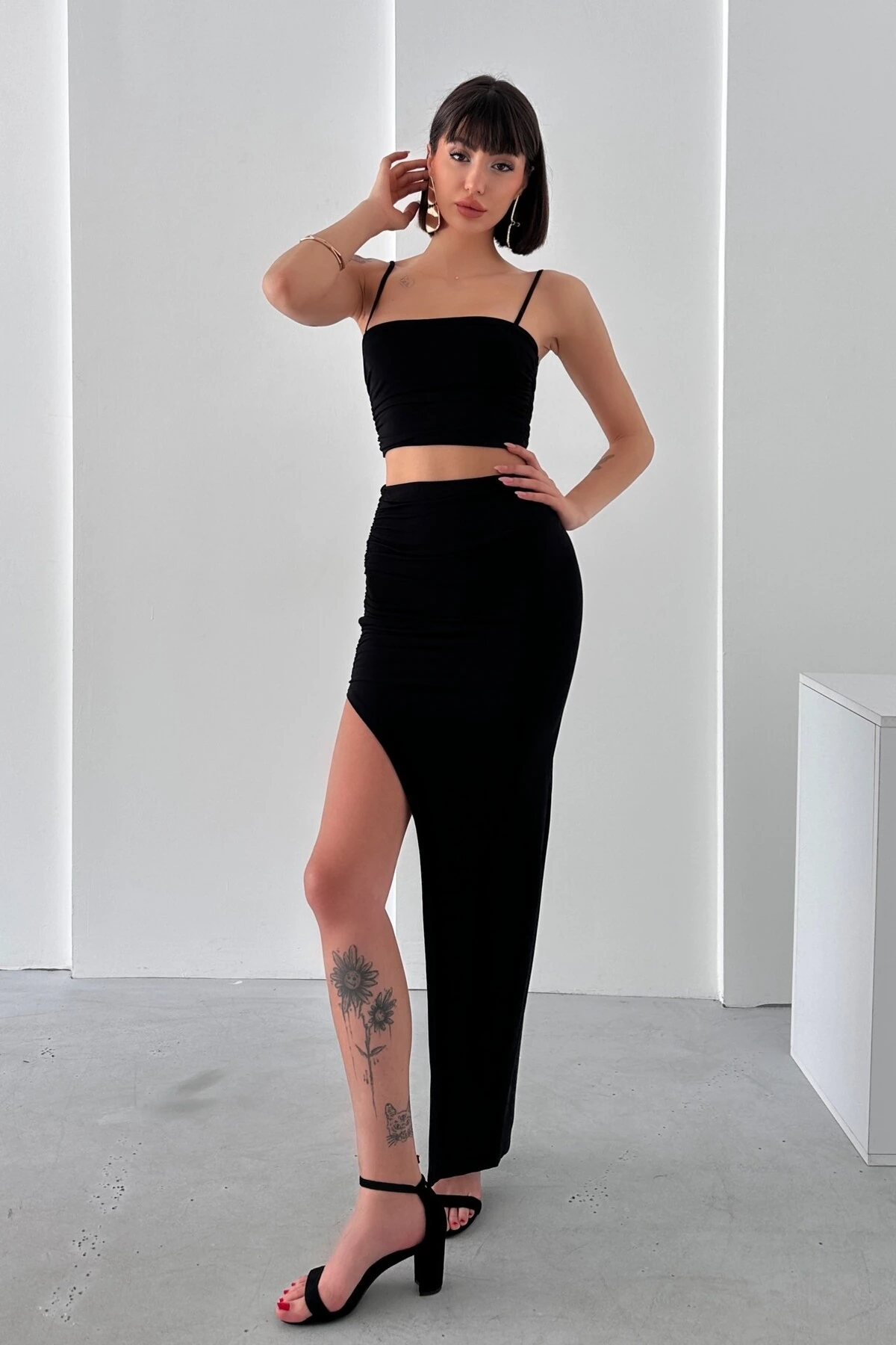 ASKILI CROP , YIRTMAÇLI ETEK SANDY DRAPELİ TAKIM