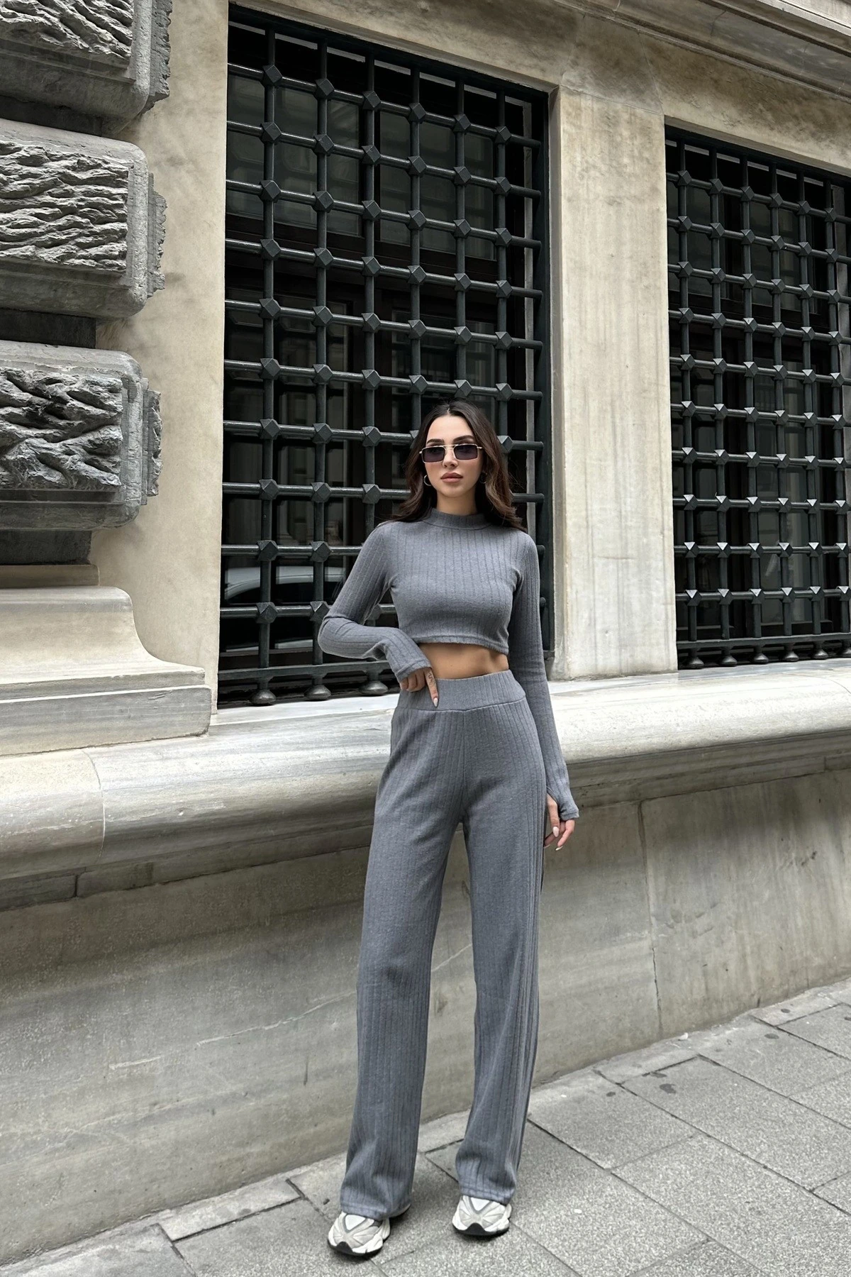 YARIM BALIKÇI YAKA,PARMAK GEÇİRMELİ UZUN KOL CROP, YÜKSEK BEL PANTOLON TAKIM - antrasi̇t