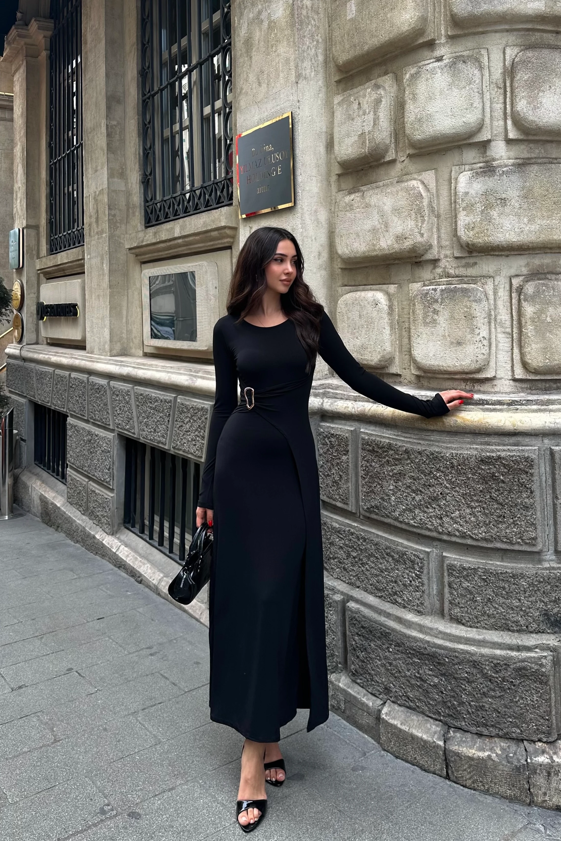 TOKA DETAYLI YARASA KOL SANDY ELBİSE - si̇yah