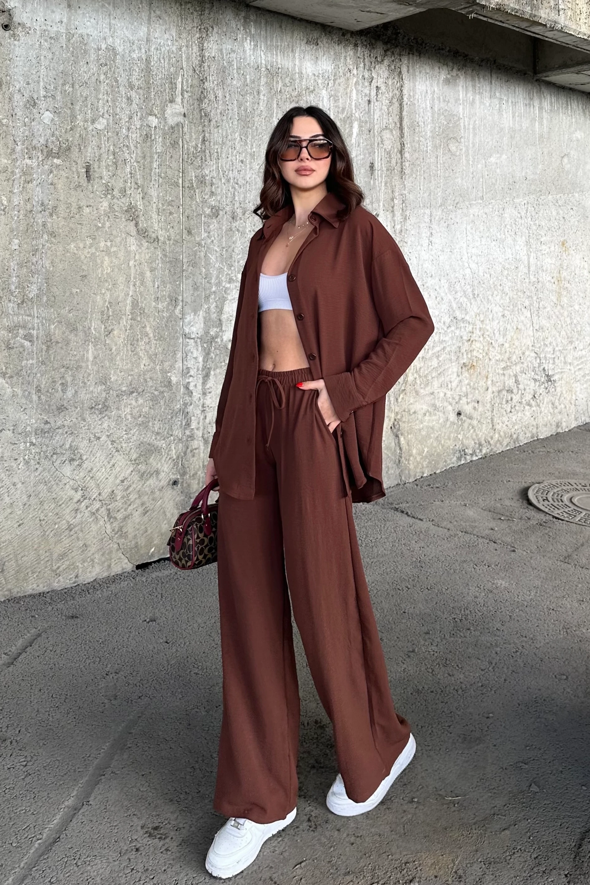 OVERSİZE RAHAT KALIP, UZUN KOL GÖMLEK ve GENİŞ PAÇA BOL KESİM PANTOLONLU AEROBİN TAKIM