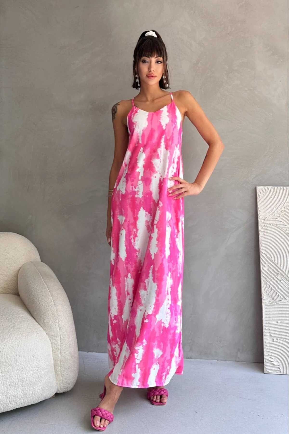 SIRT DEKOLTELİ İP ASKILI MAXİ ELBİSE - pembe