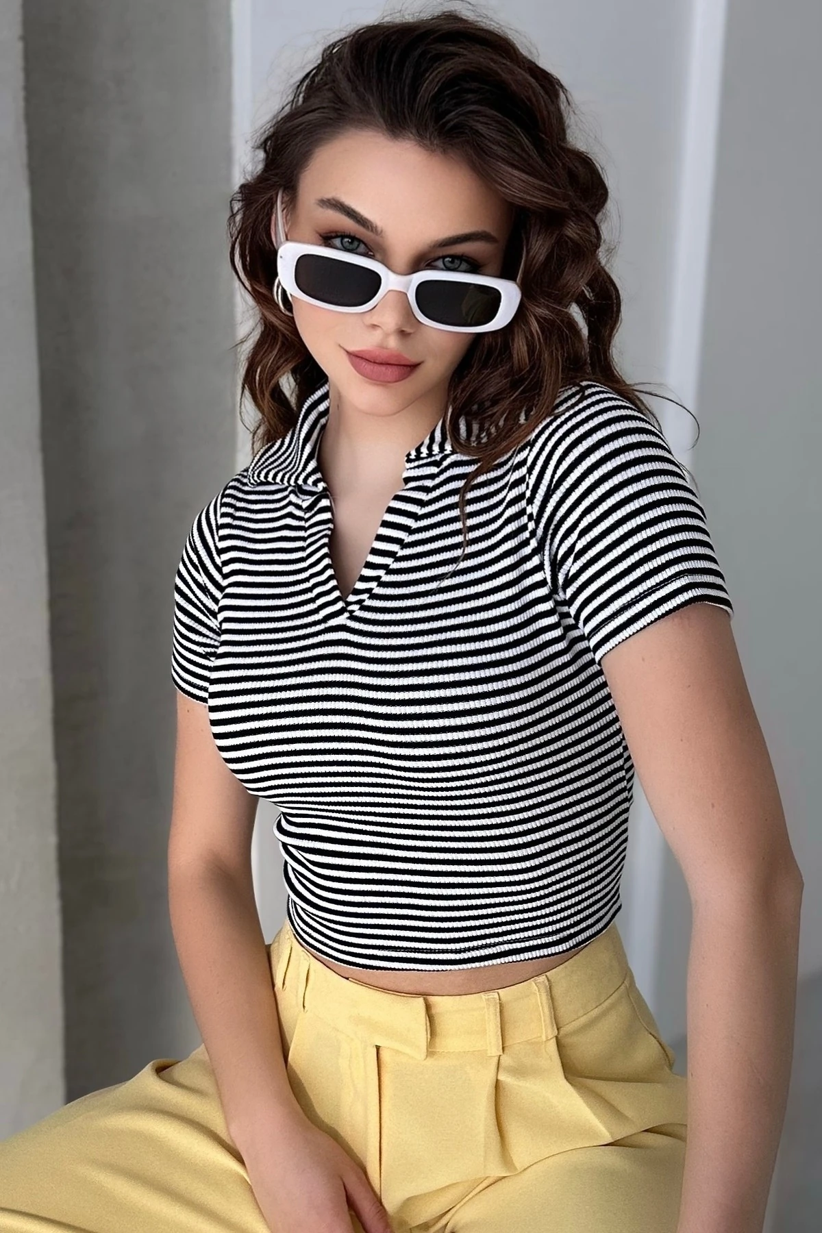 POLO YAKA KAŞKORSE KISA KOL CROP BODY - GRİ/SİYAH