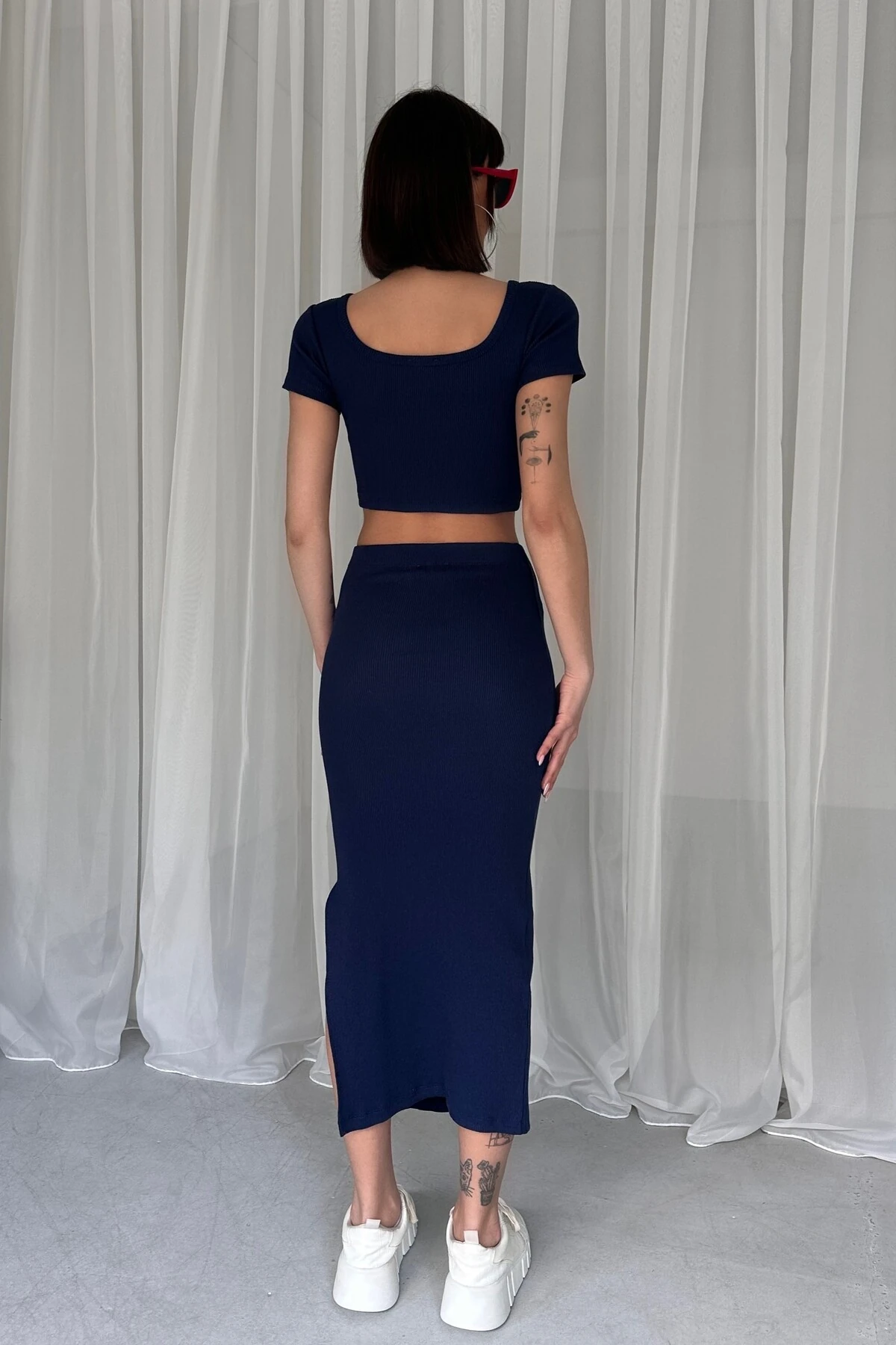 KARE YAKA CROP YIRTMAÇLI ETEK TAKIM