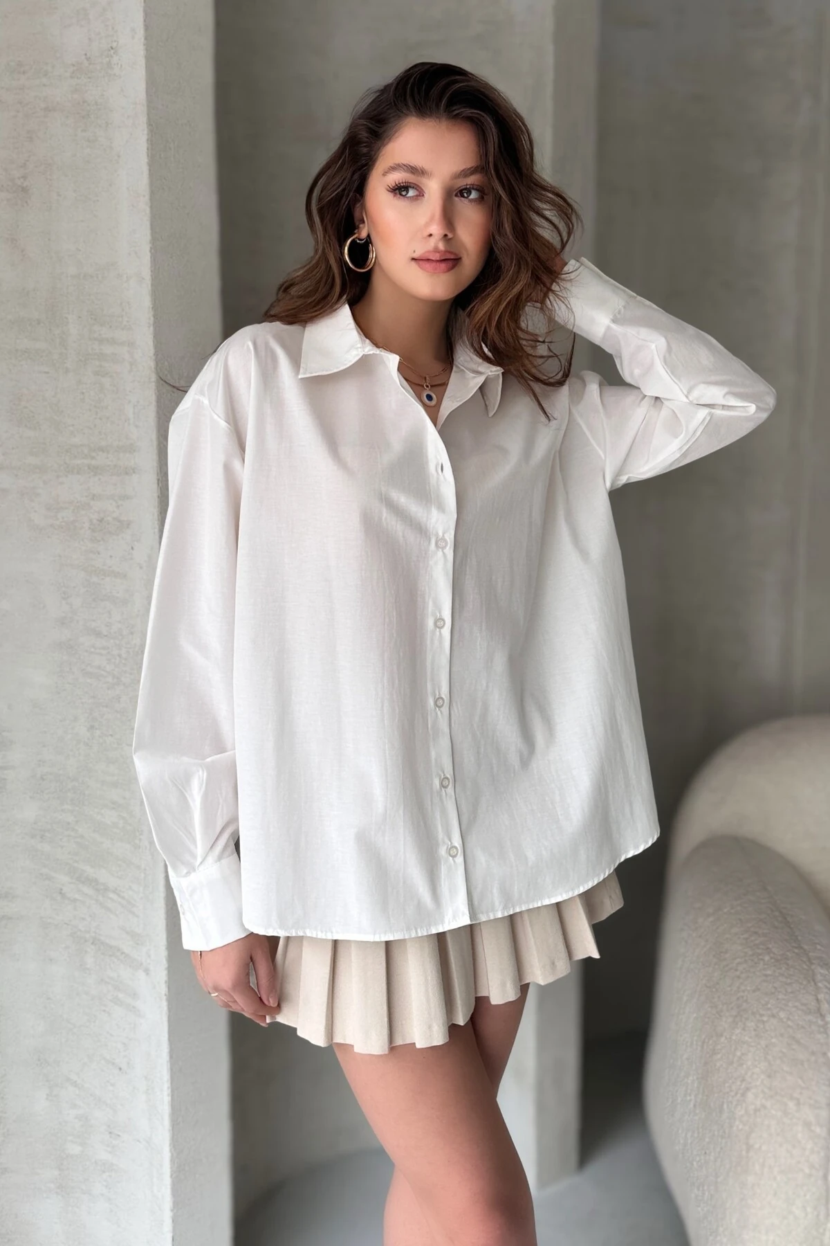 SIRT DEKOLTELİ TASARIM GÖMLEK