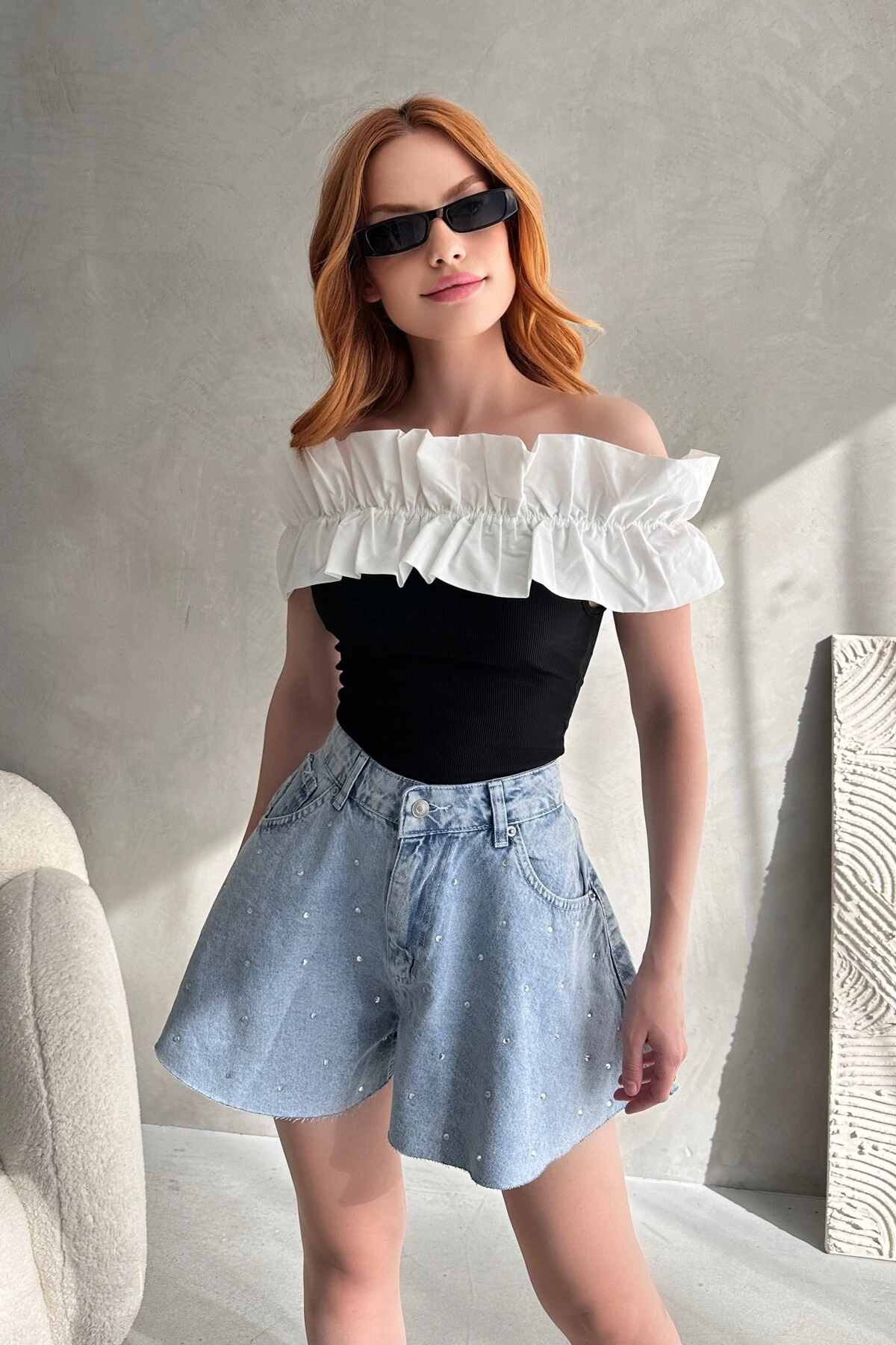 BÜZGÜLÜ MADONNA YAKA BLUZ - GRİ/SİYAH