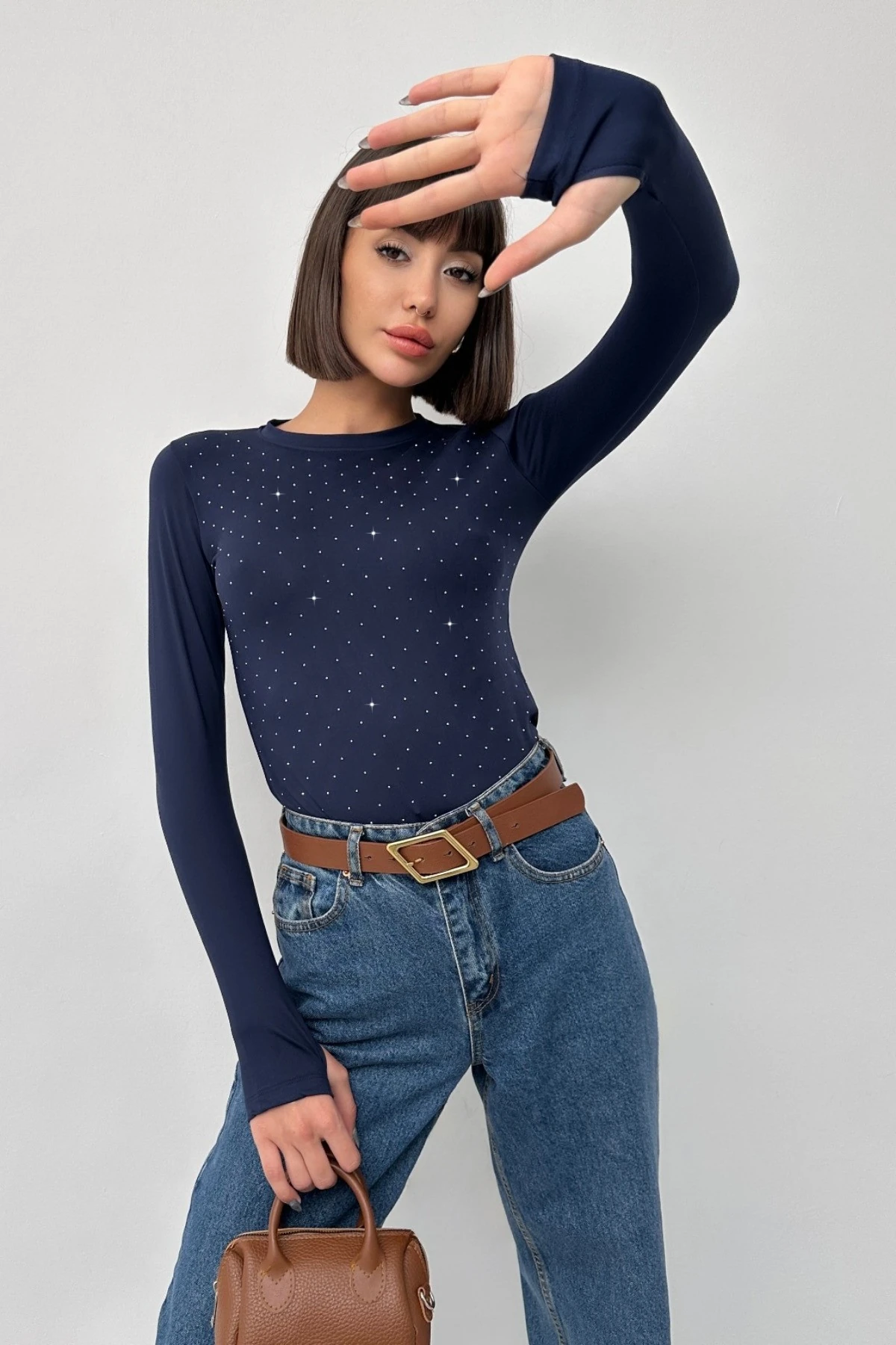 LOVE IT TAŞ DETAYLI PARMAK GEÇİRMELİ MODAL BLUZ - laci̇vert