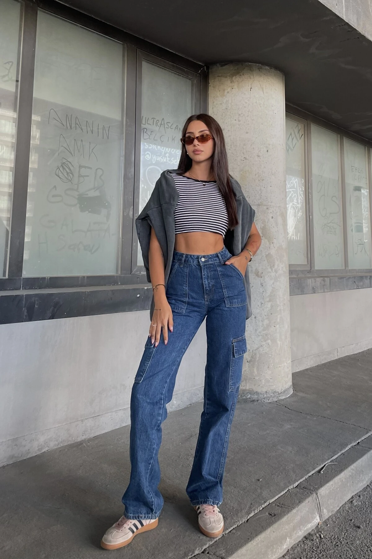 SIRT DEKOLTELİ ÇİZGİLİ KAŞKORSE CROP