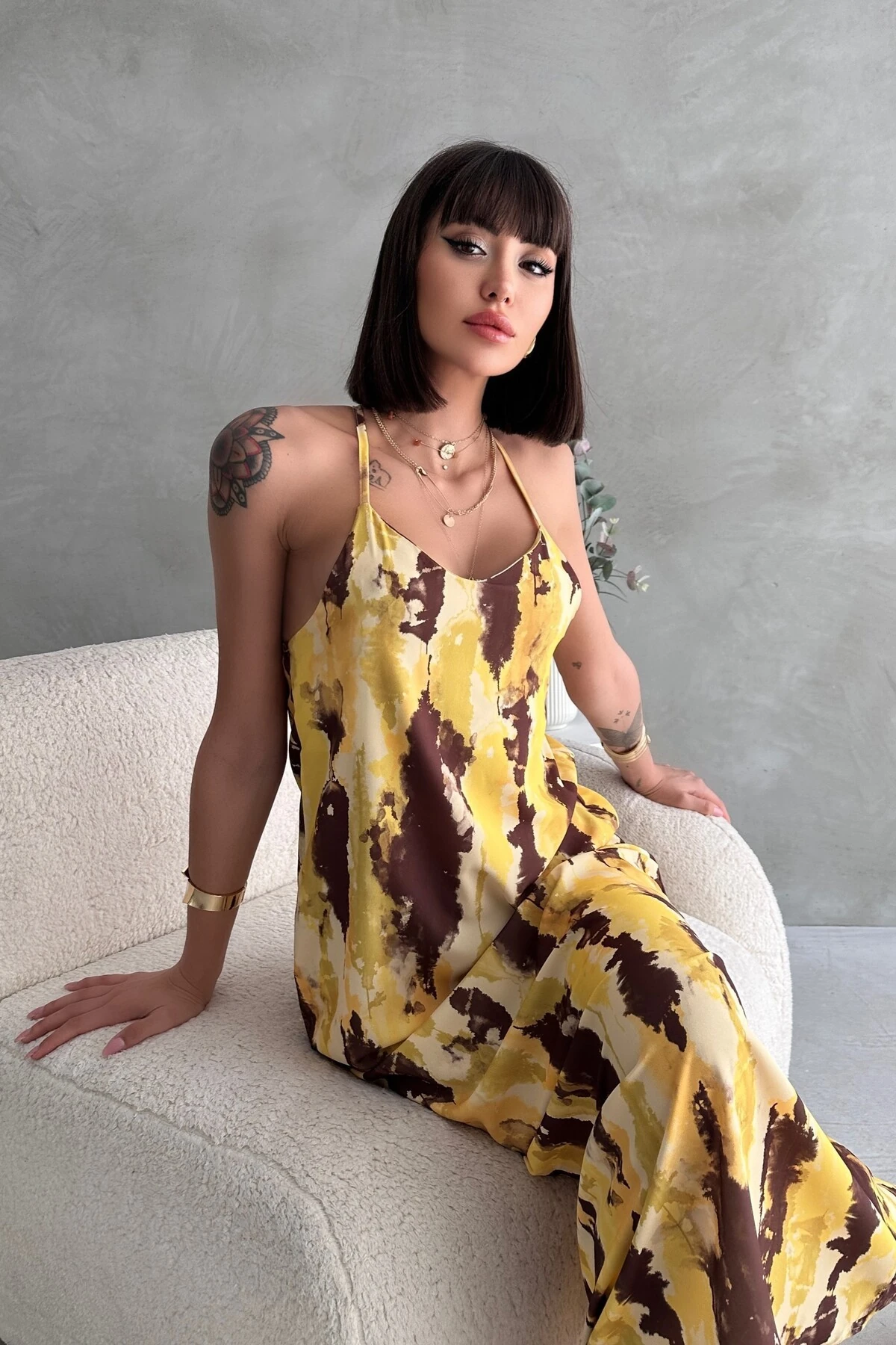 SIRT DEKOLTELİ İP ASKILI MAXİ ELBİSE