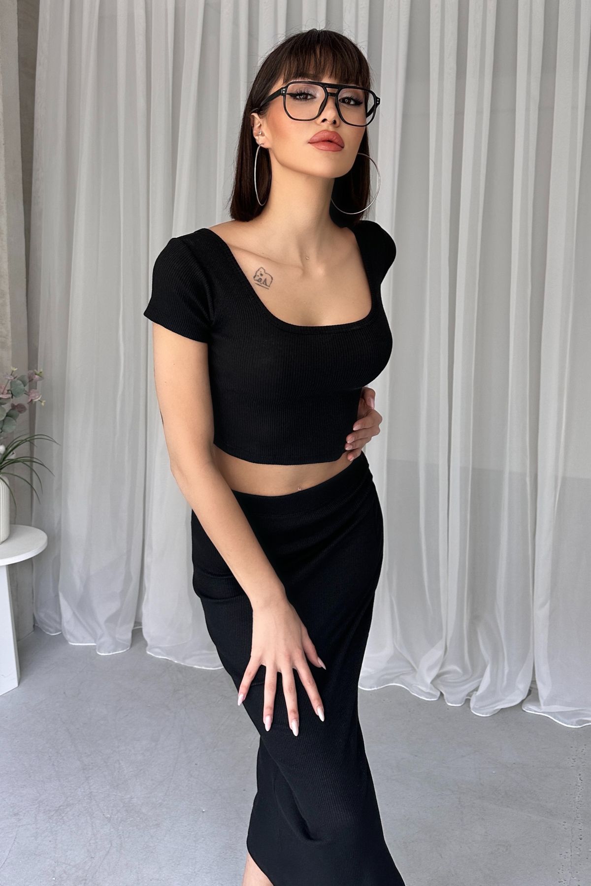 KARE YAKA CROP YIRTMAÇLI ETEK TAKIM