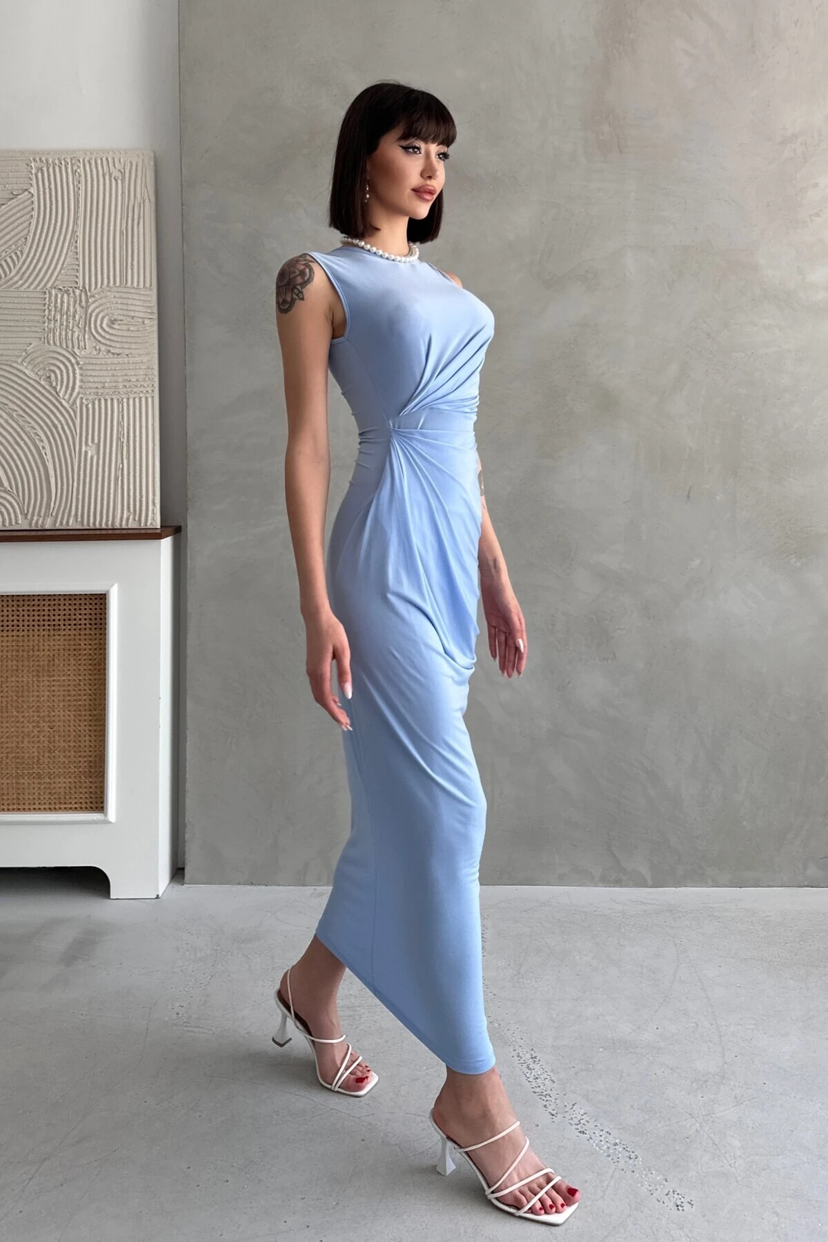 BİSİKLET YAKA KOLSUZ DRAPELİ SANDY ELBİSE