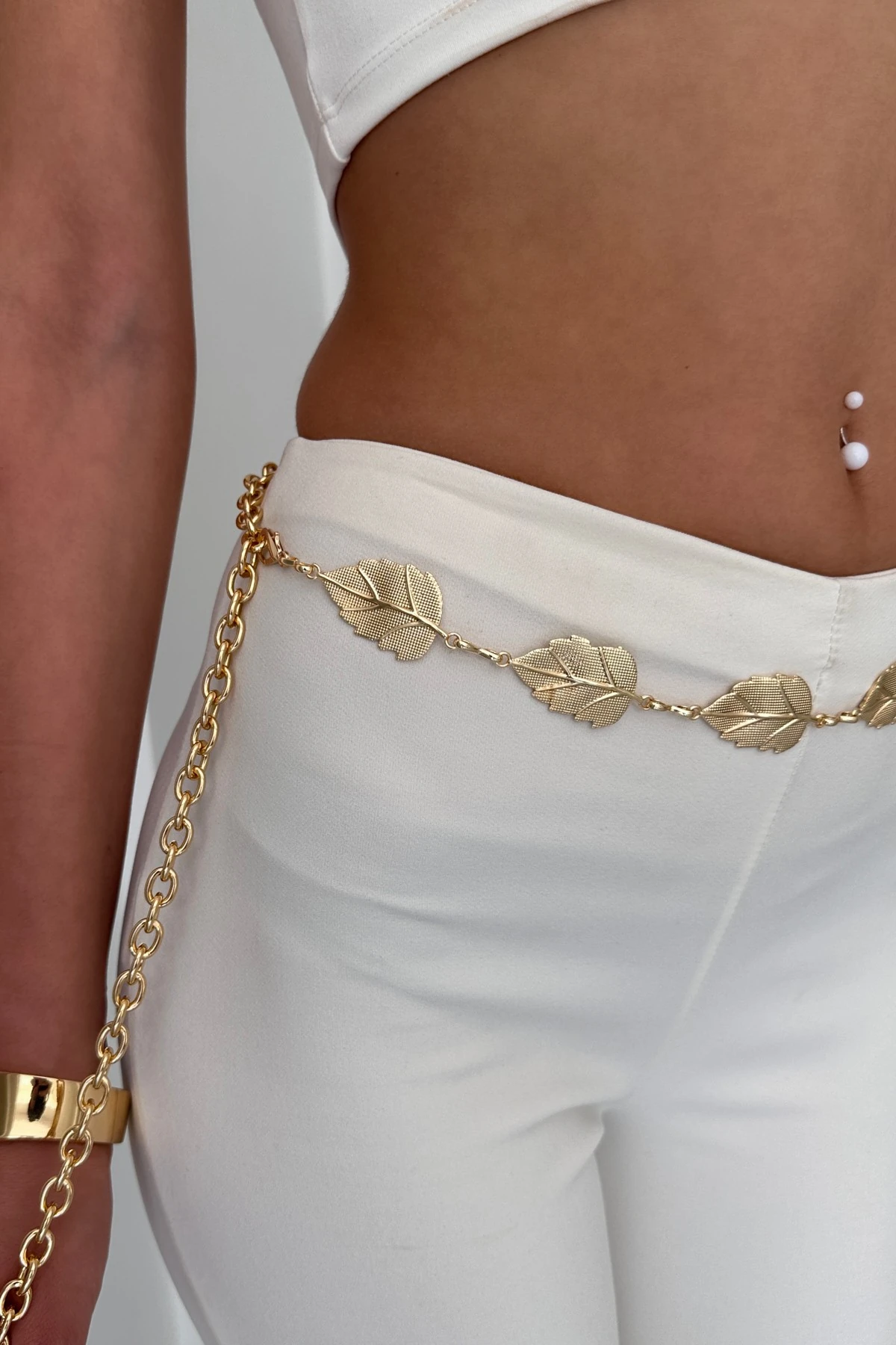 Yaprak Desenli Tasarım Gold Zincir Kemer