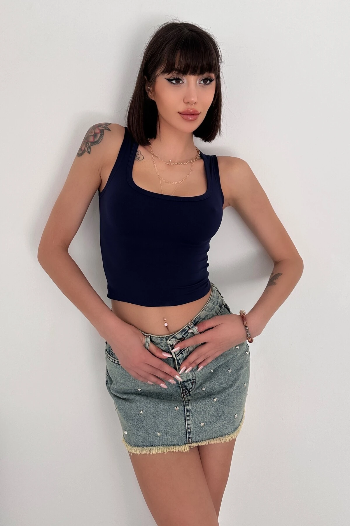 MODAL KUMAŞ U YAKA KALIN ASKILI SIRTI KAPALI CROP BODY - laci̇vert