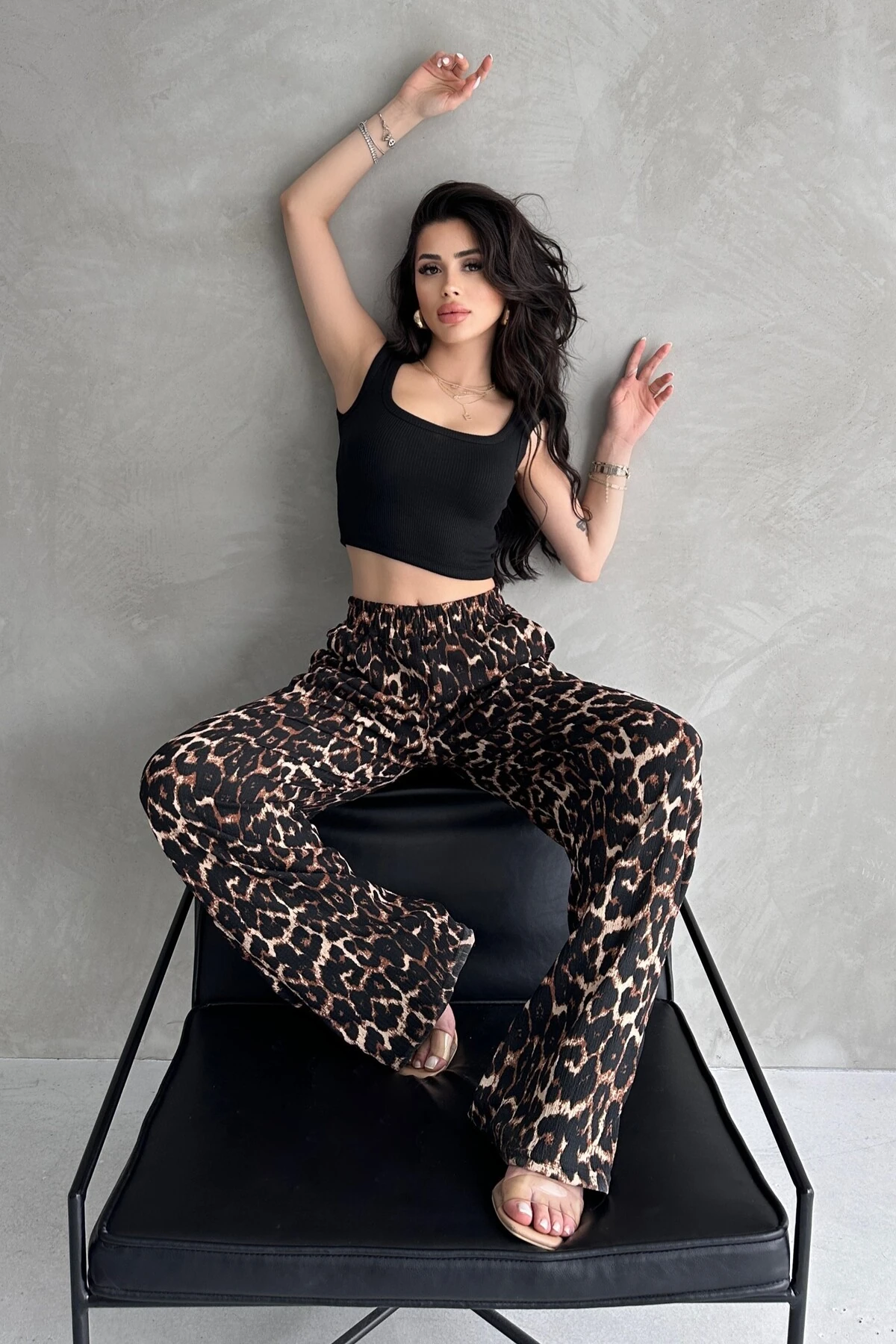 KARE YAKA FİTİLLİ CROP ATLET, LEOPAR DESENLİ BÜRÜMCÜK PALAZZO PANTOLON TAKIM