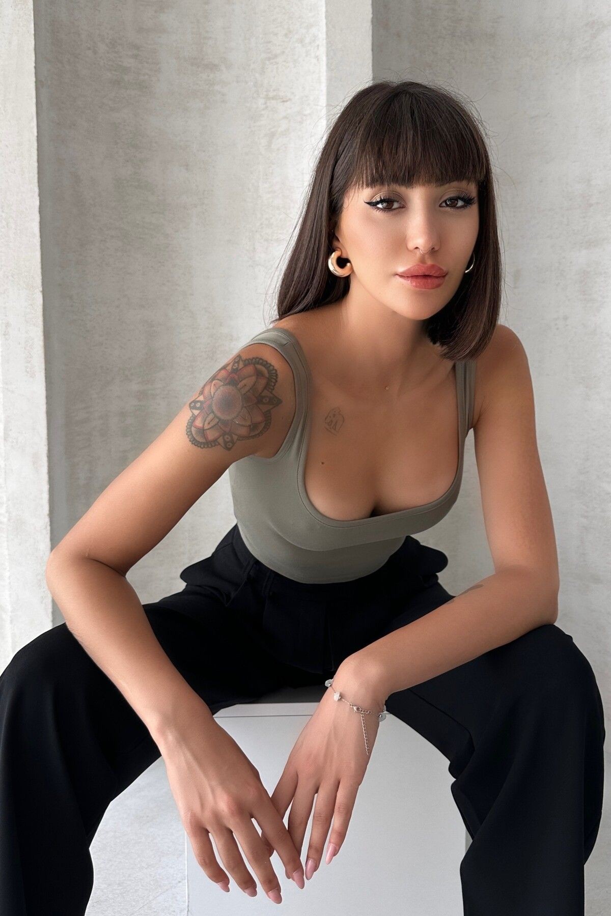 MODAL KUMAŞ KARE YAKA KALIN ASKILI SIRTI DEKOLTE CROP BODY