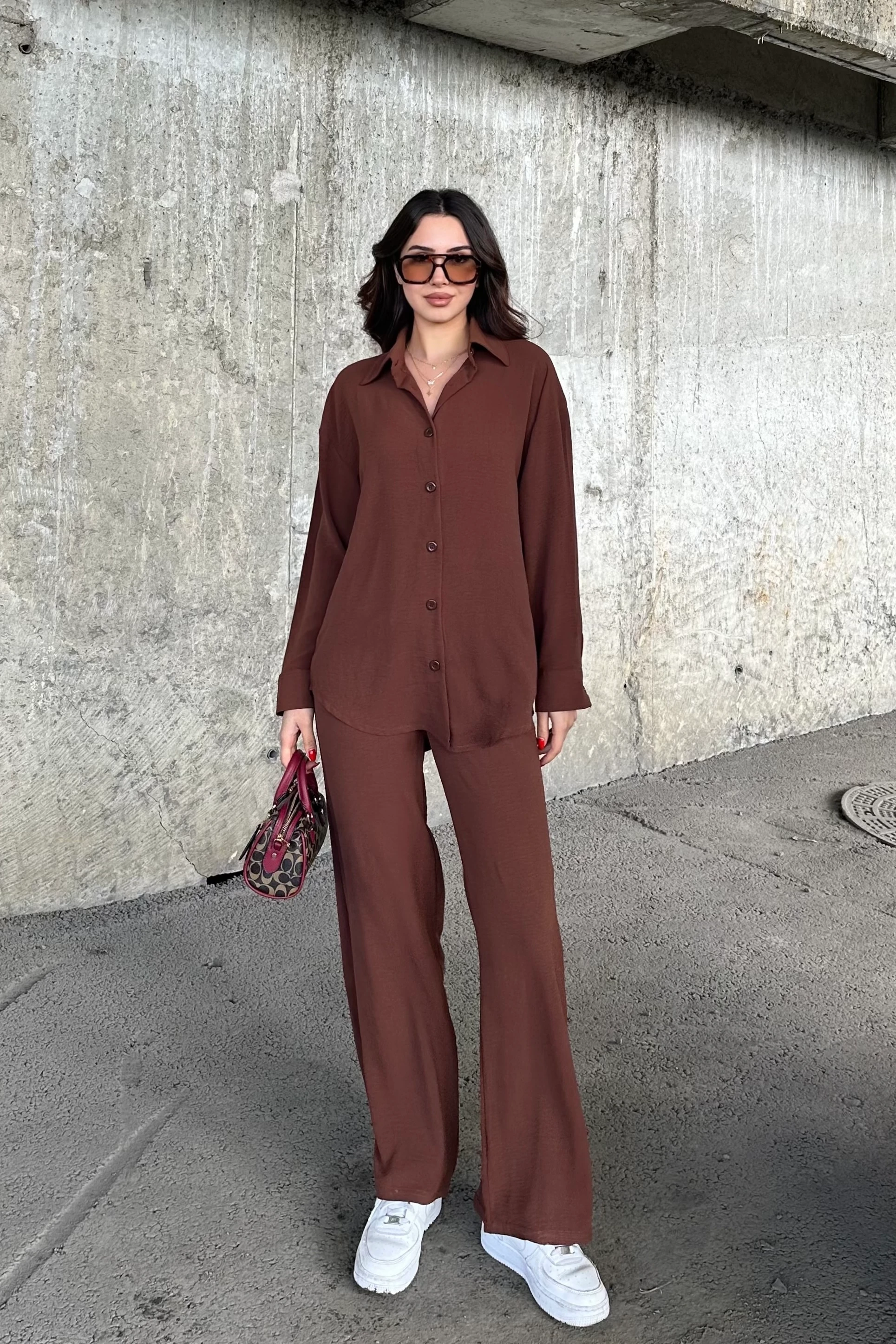 OVERSİZE RAHAT KALIP, UZUN KOL GÖMLEK ve GENİŞ PAÇA BOL KESİM PANTOLONLU AEROBİN TAKIM