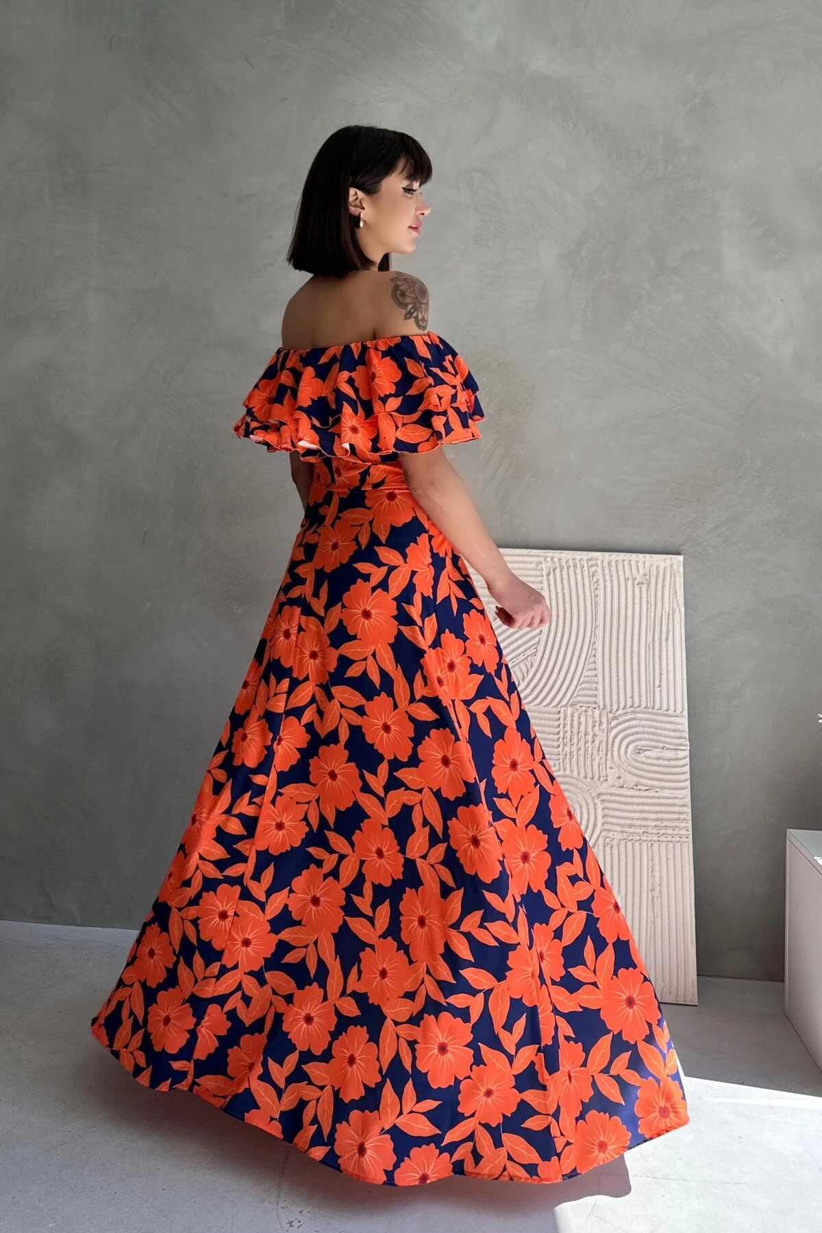 MADONNA YAKA ÇİÇEK DESENLİ FIRFIRLI UZUN ELBİSE