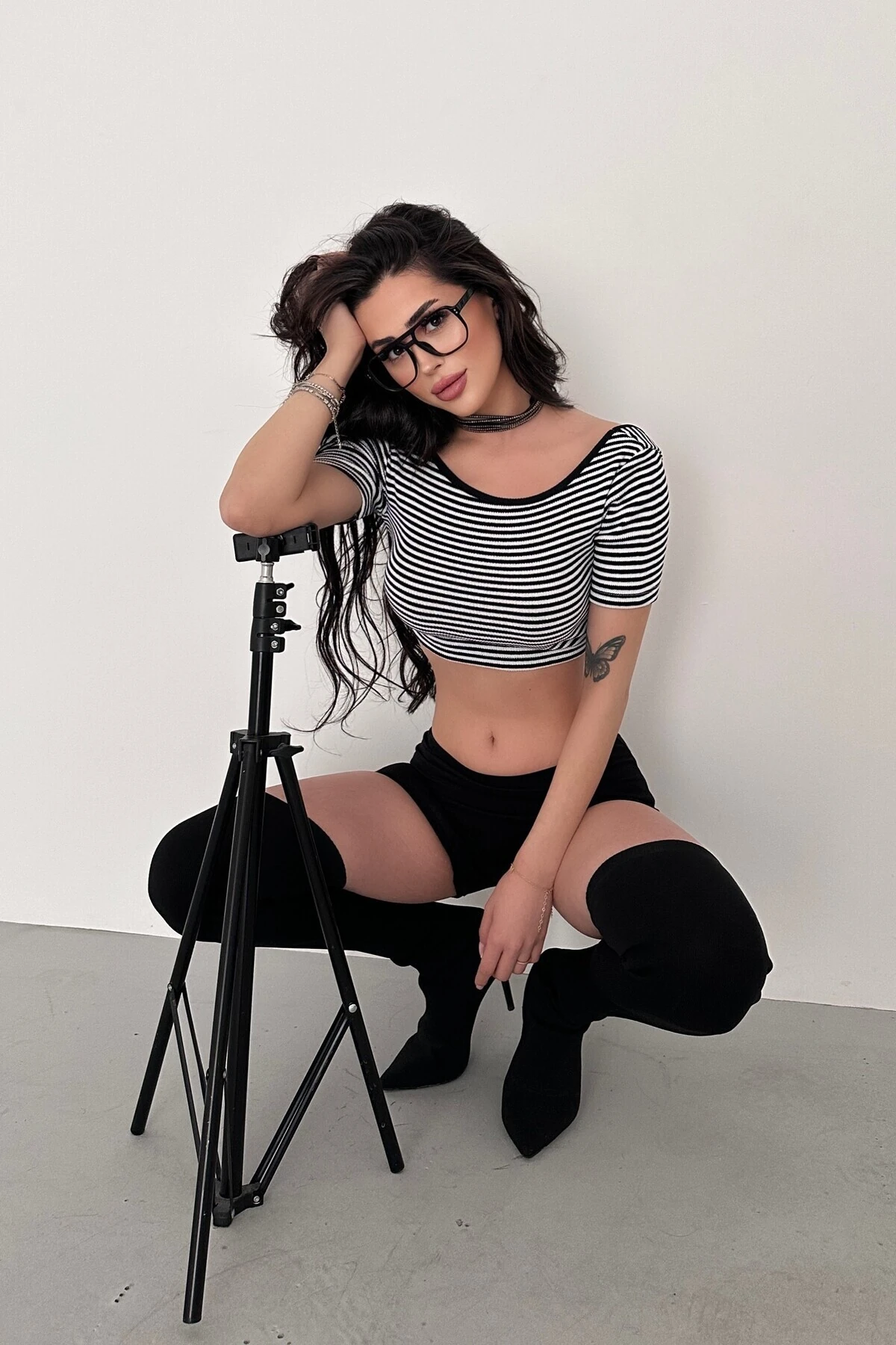 ALEXA SIRT DEKOLTELİ CROP